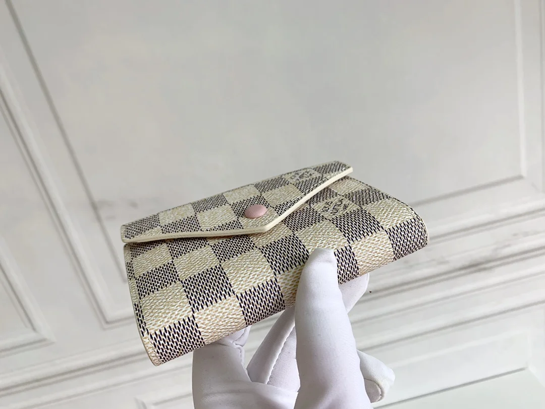 LV $19 gallery