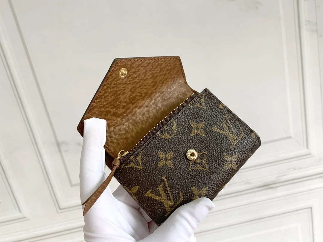 LV $19 gallery