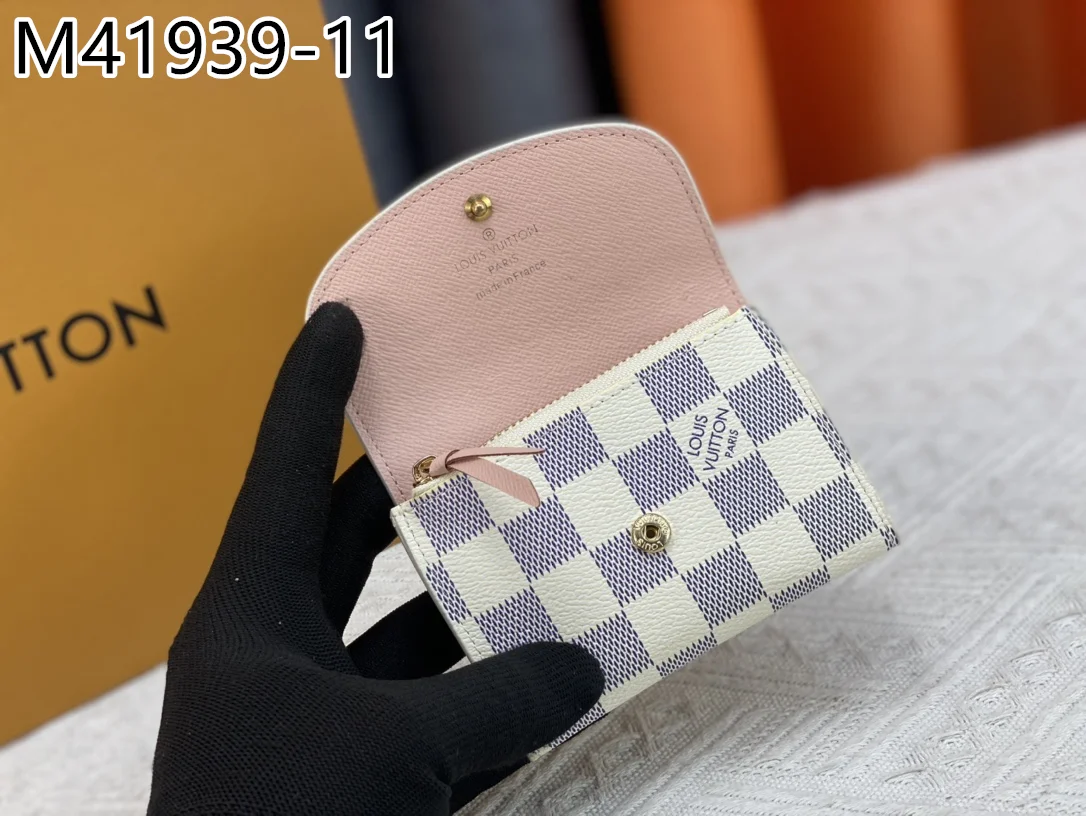 LV $20 gallery