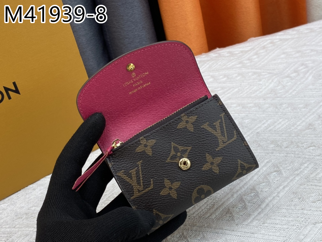 LV $20 gallery