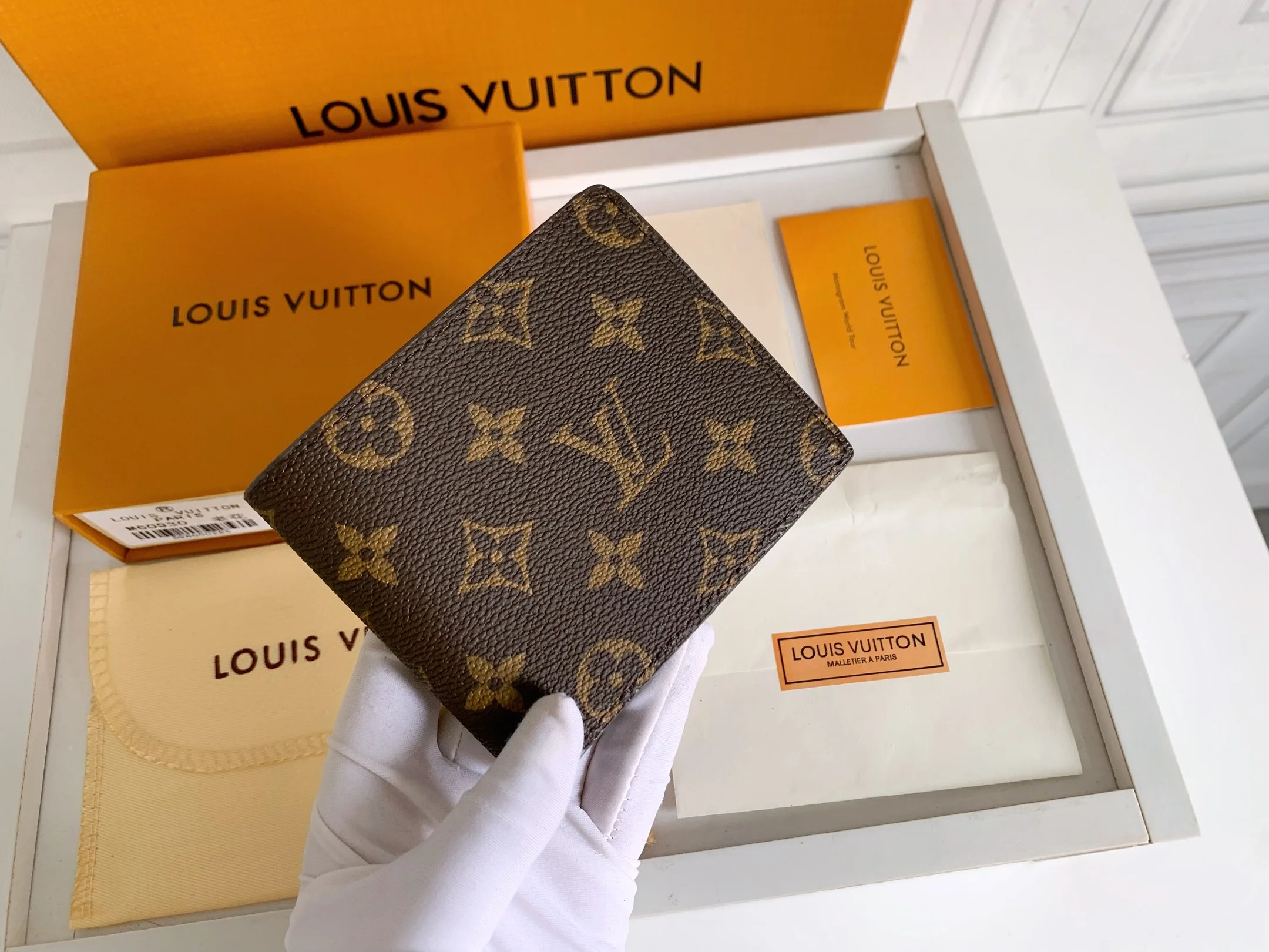 LV $20 gallery