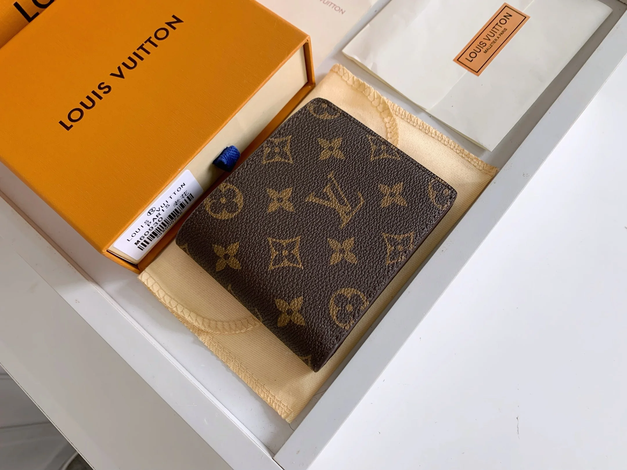 LV $20 gallery