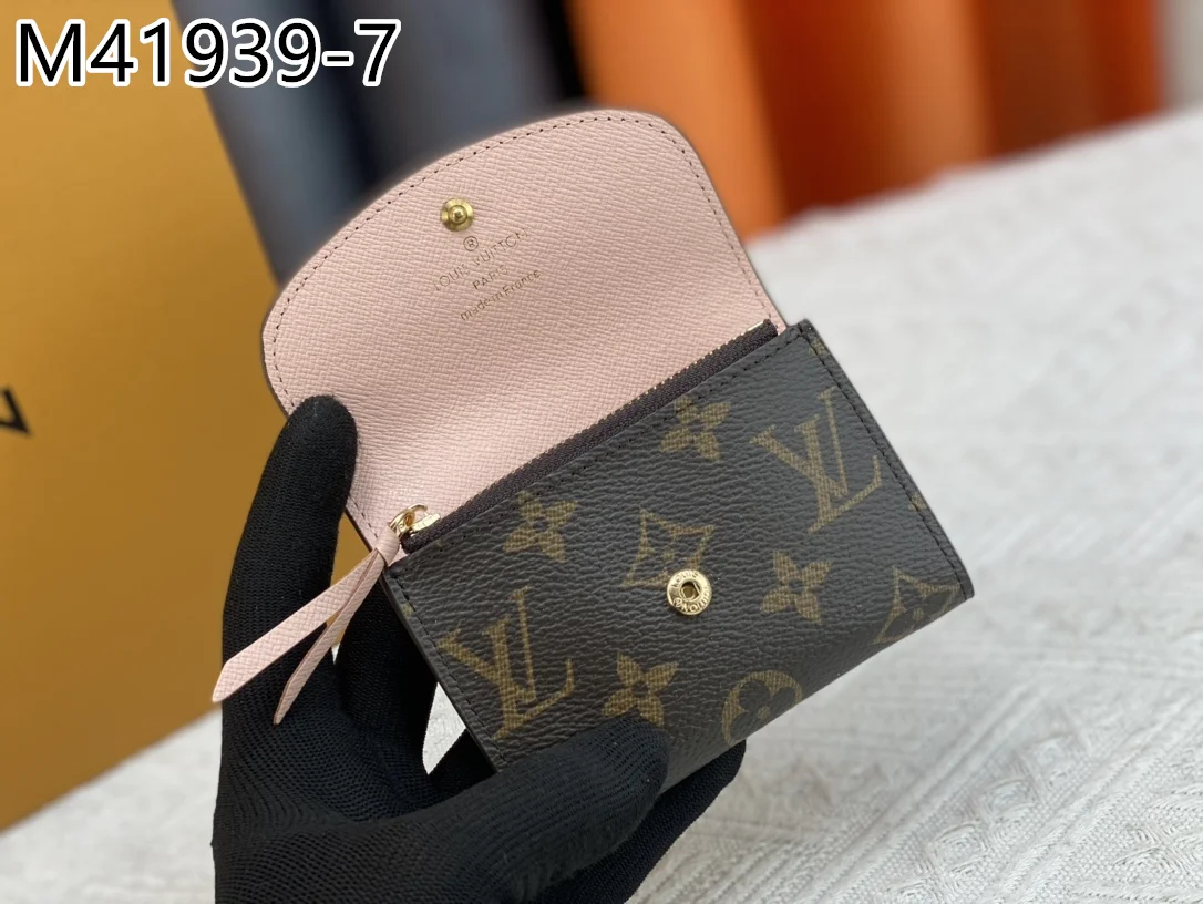 LV $20 gallery