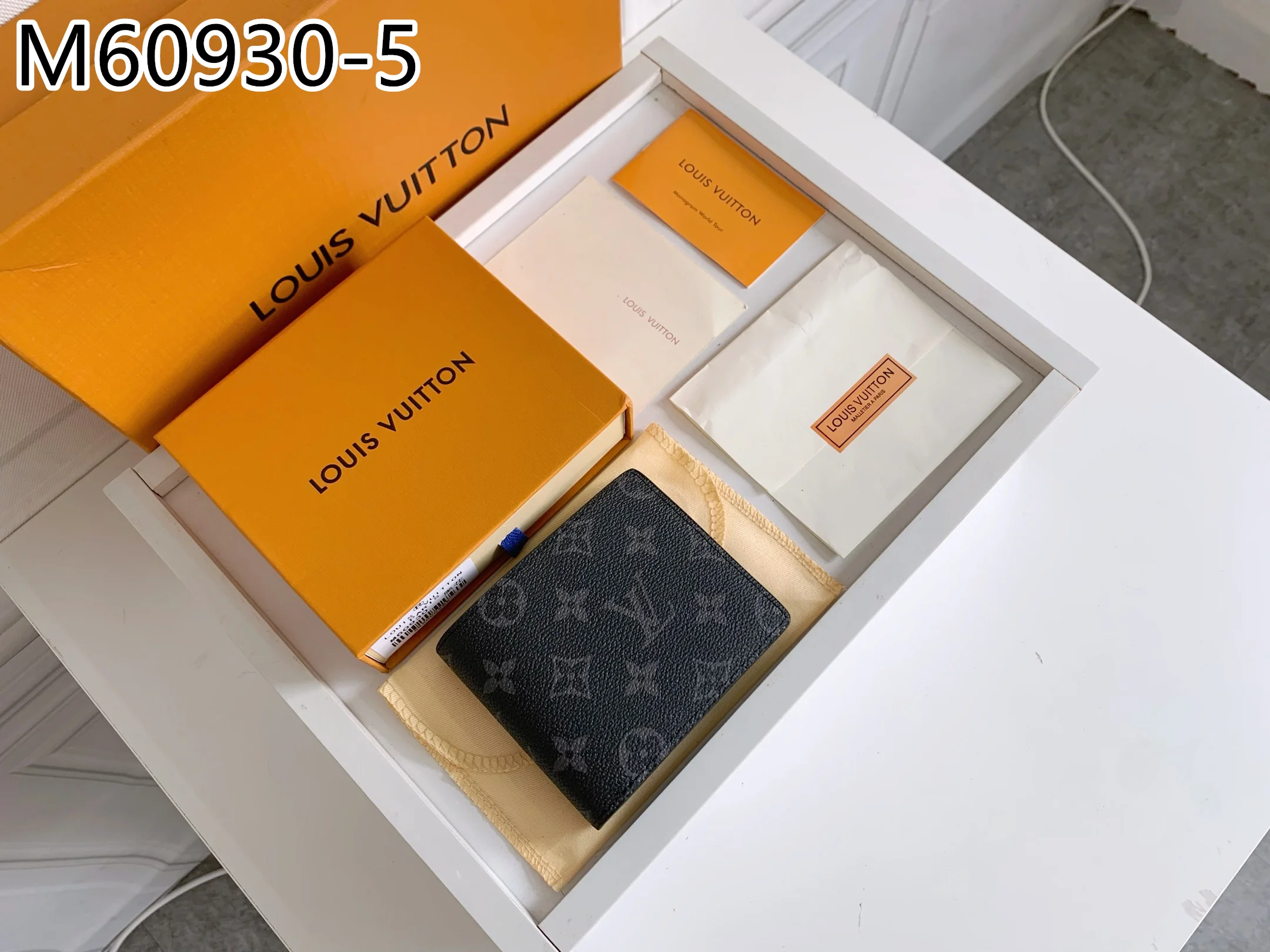 LV $20 gallery