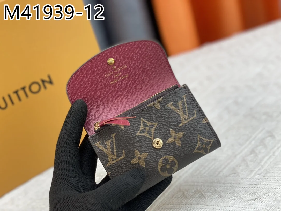 LV $20 gallery