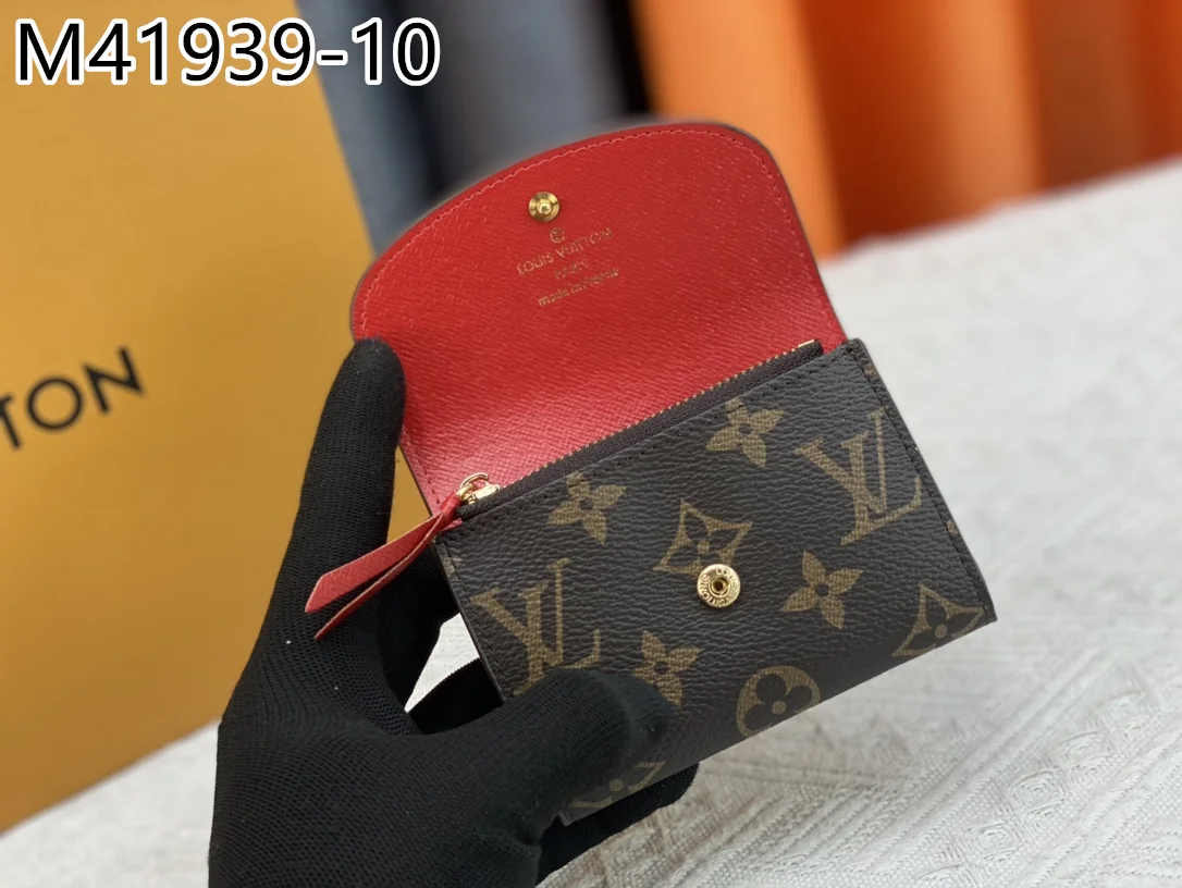 LV $20 gallery