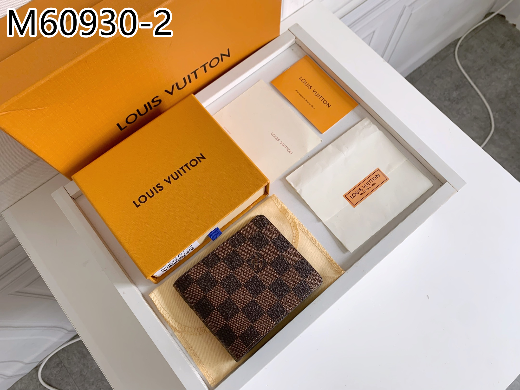 LV $20 gallery