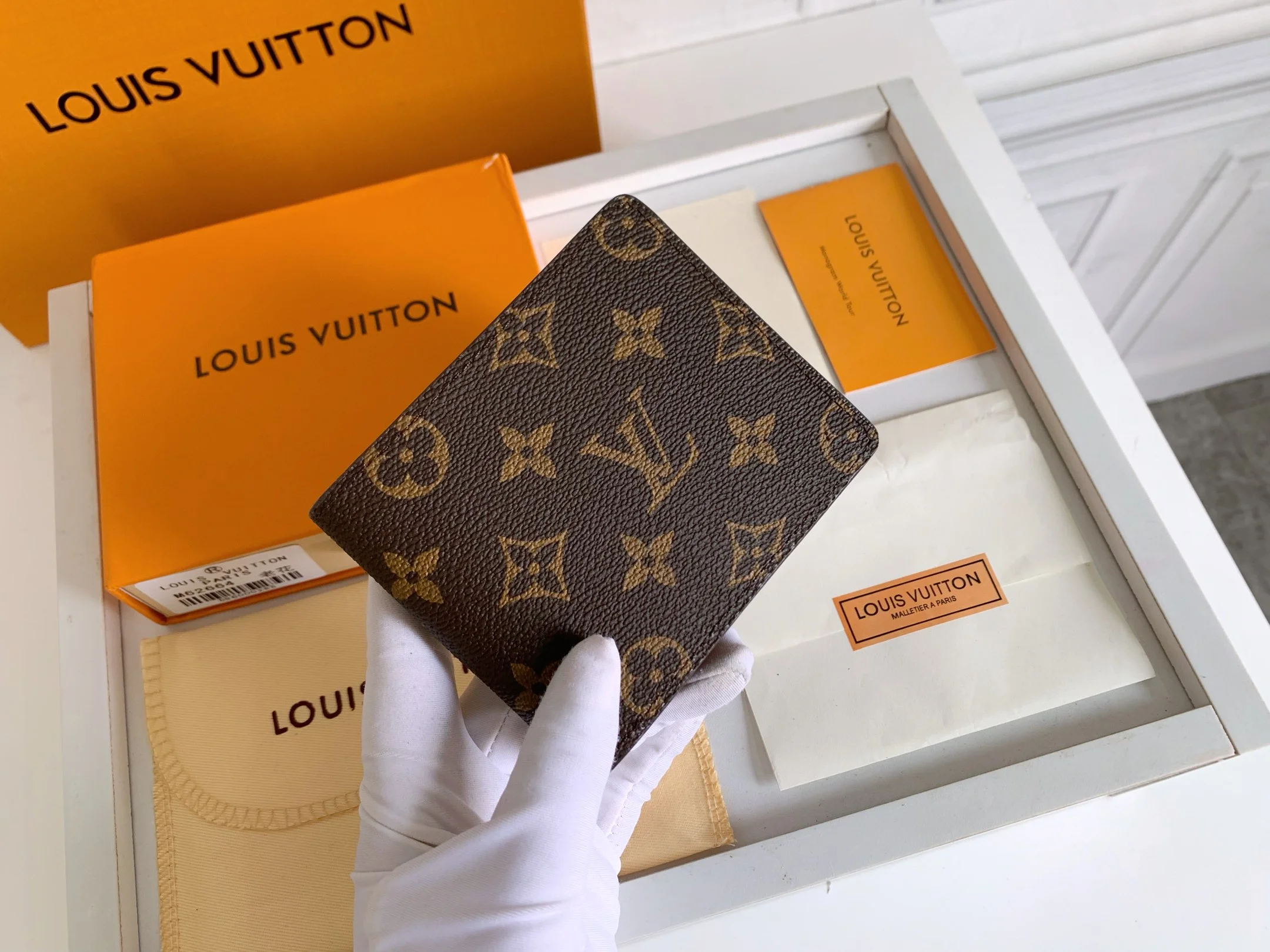 LV $20 gallery