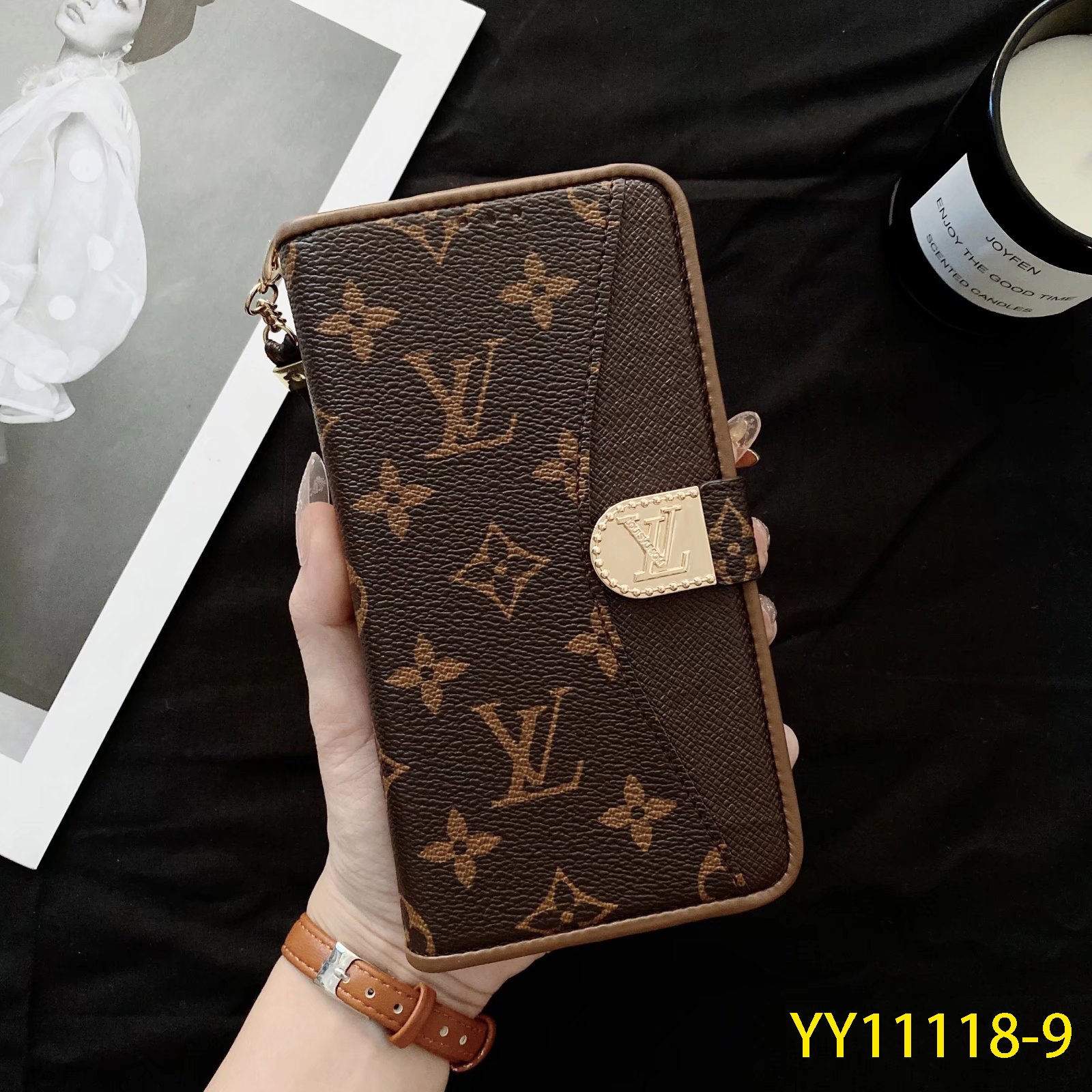 LV $21 gallery