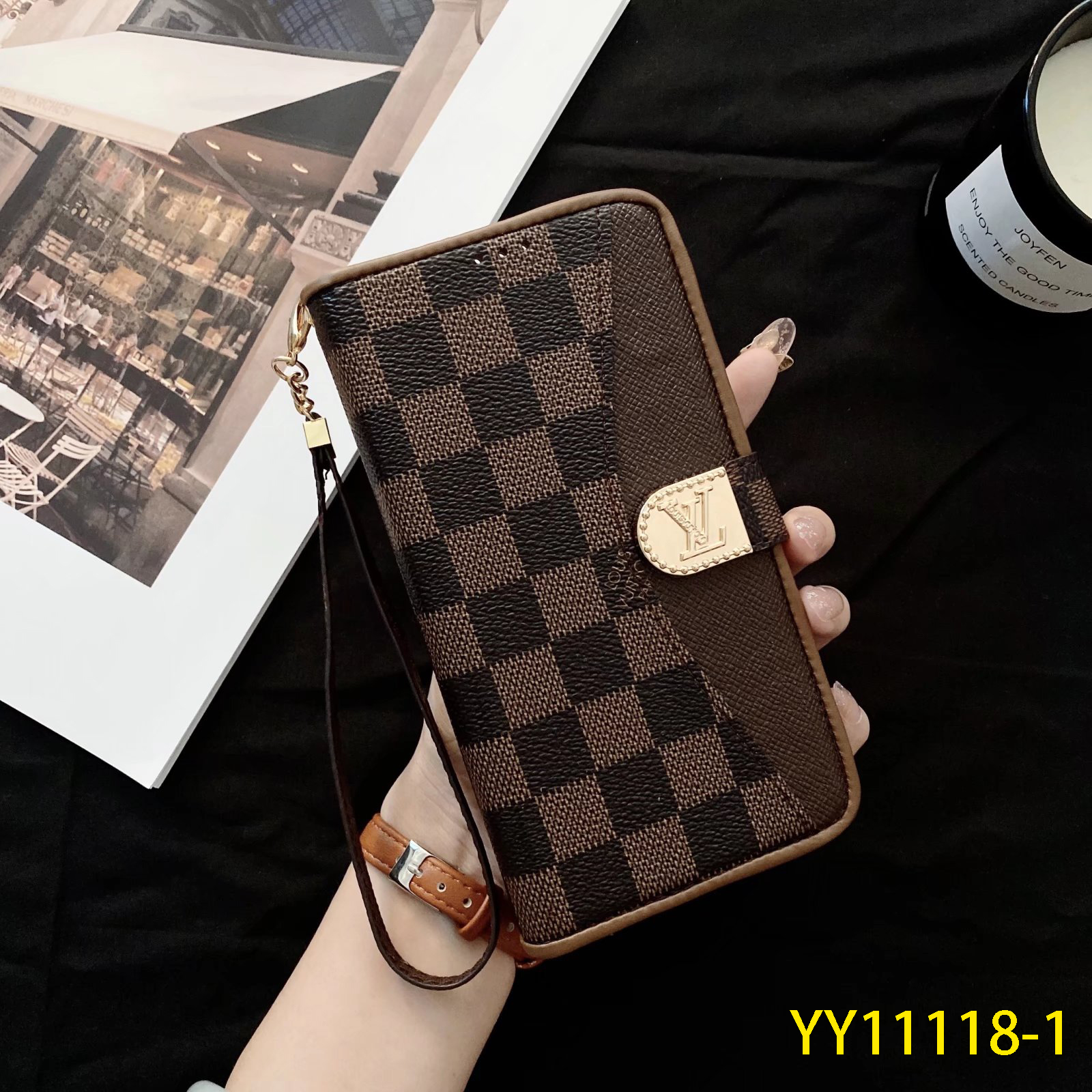 LV $21 gallery