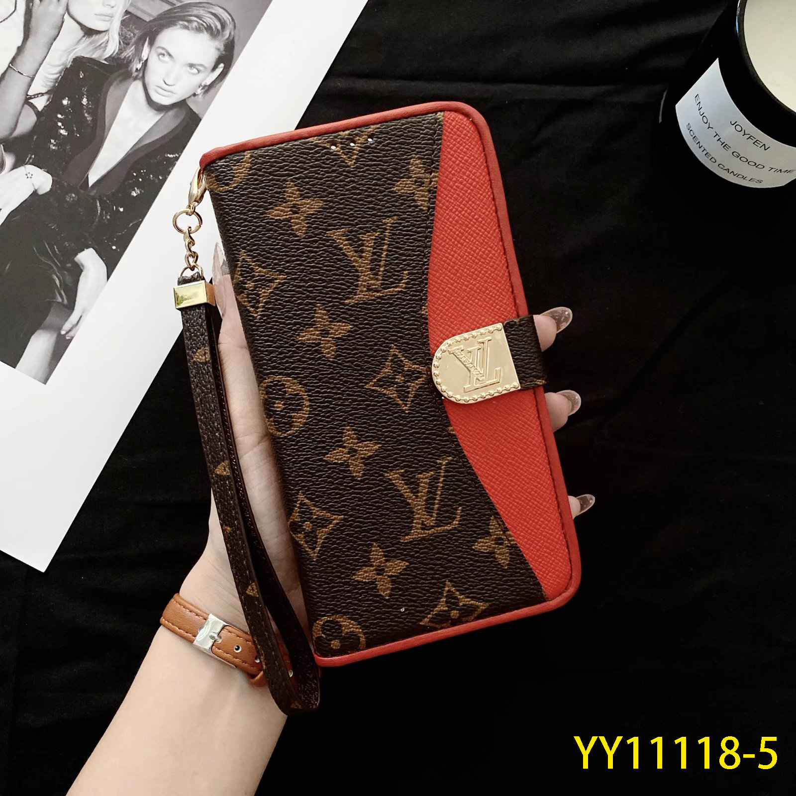 LV $21 gallery