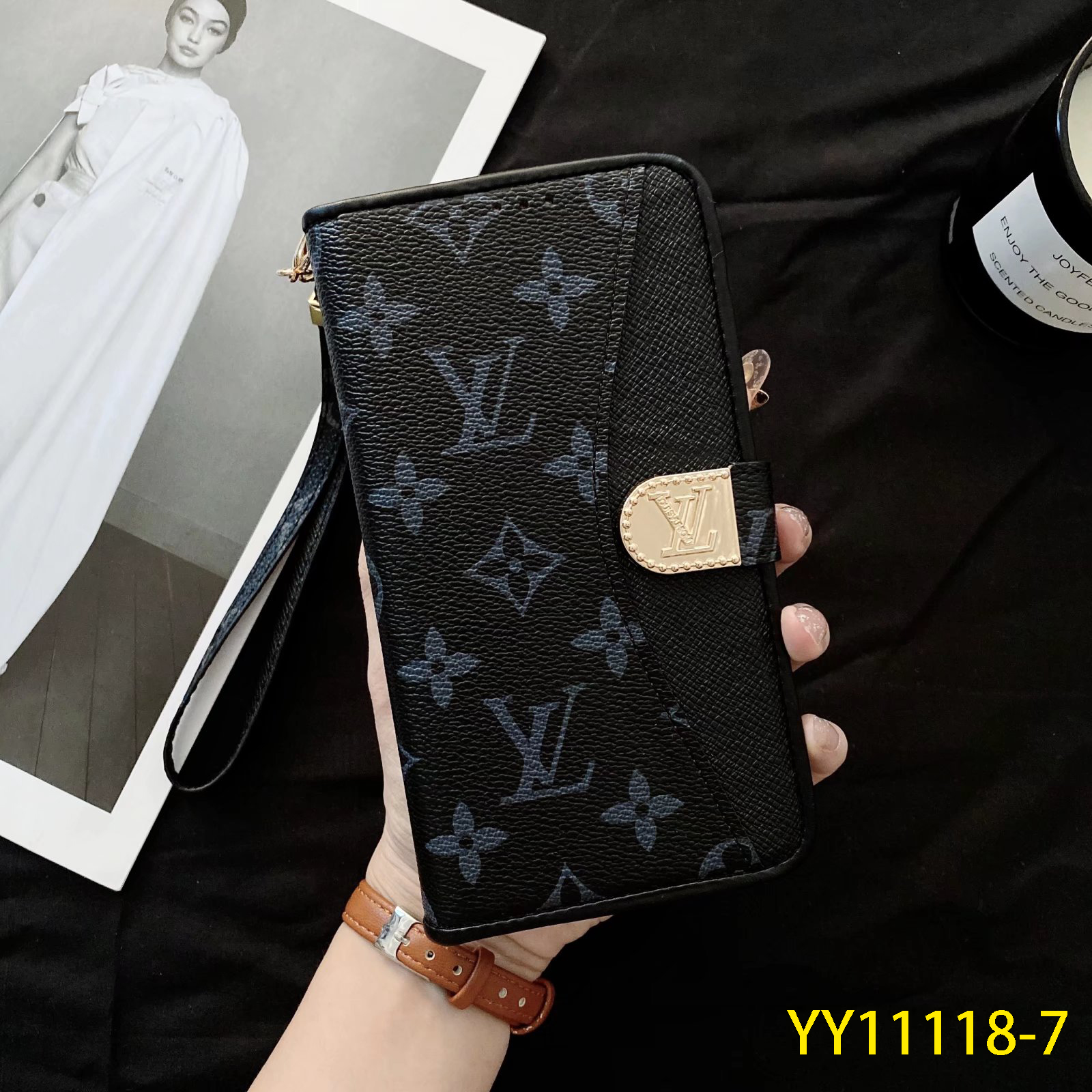 LV $21 gallery