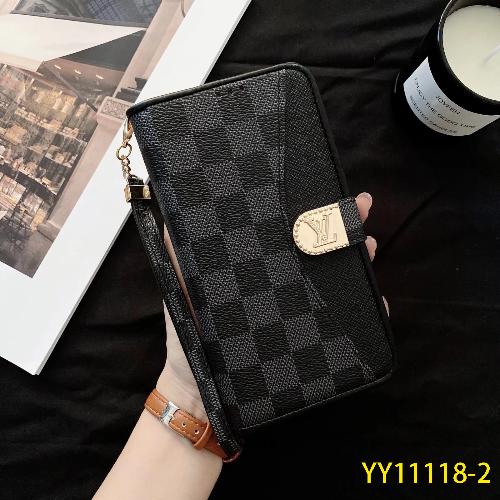 LV $21 gallery