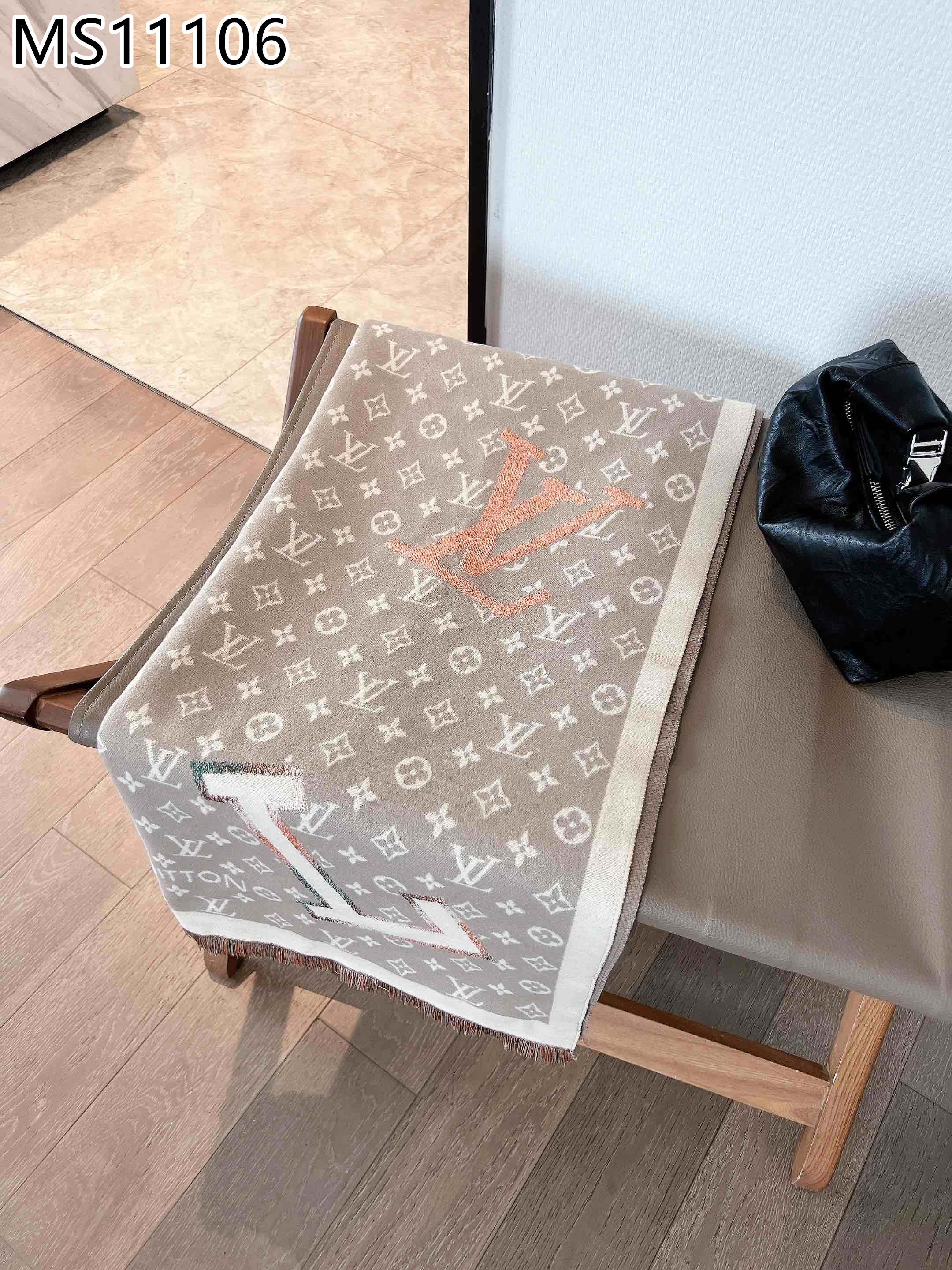 LV $21 gallery