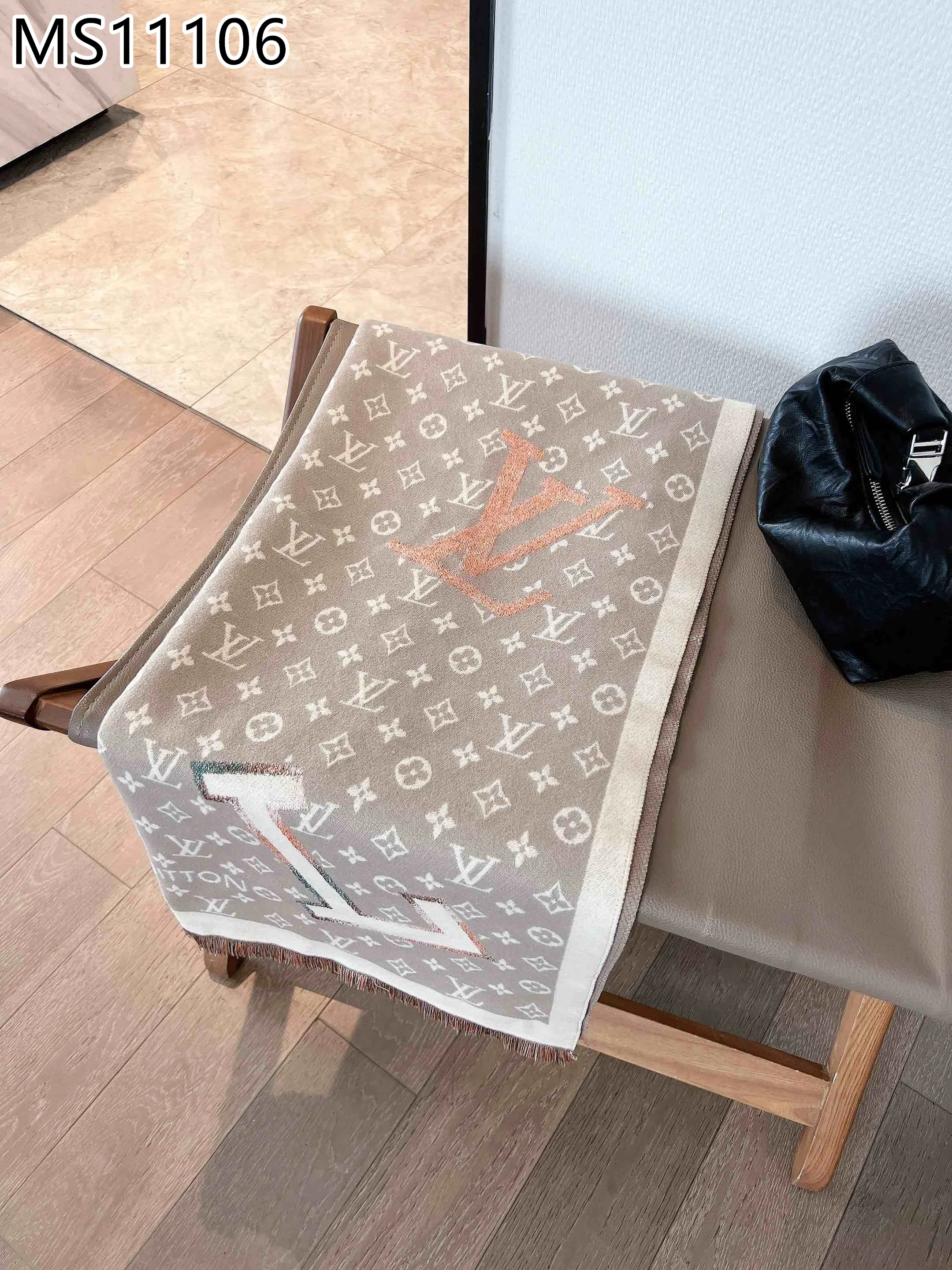 LV $21 gallery