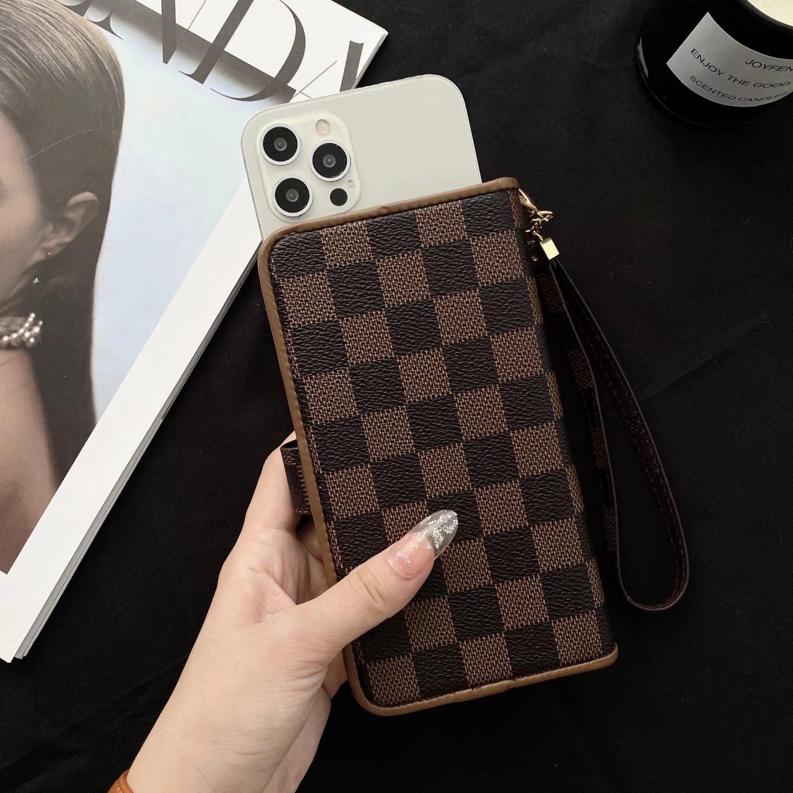 LV $21 gallery