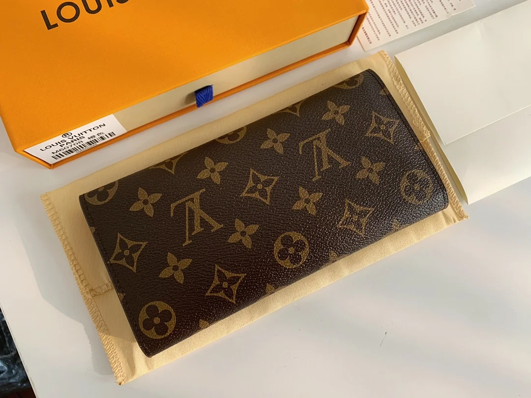 LV $22 gallery