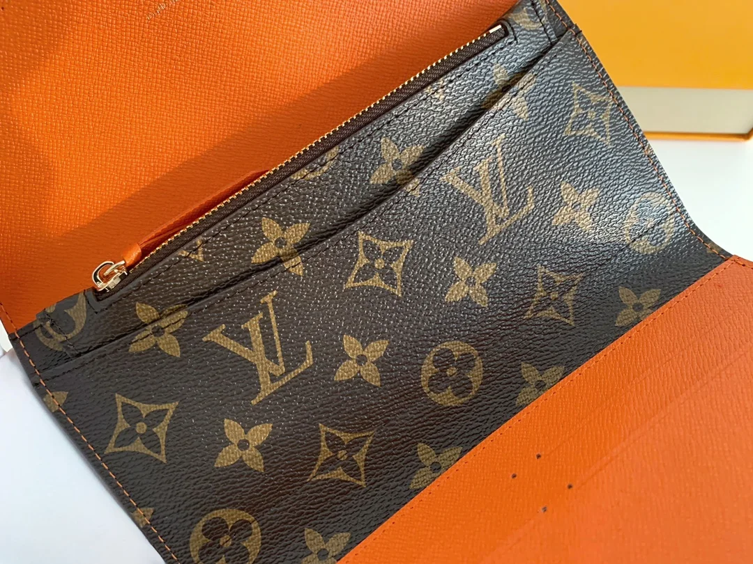 LV $22 gallery