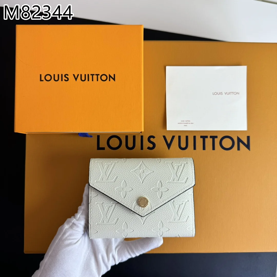 LV $22 gallery