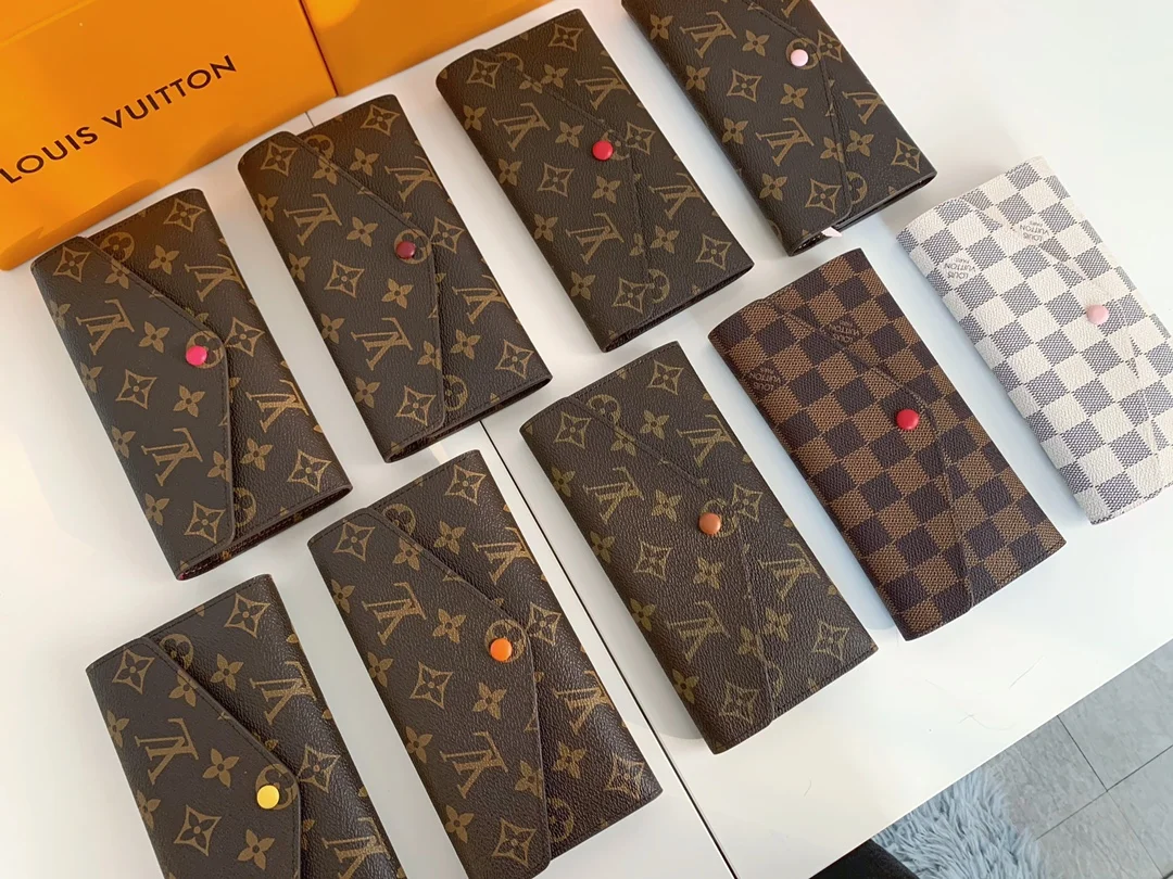 LV $22 gallery