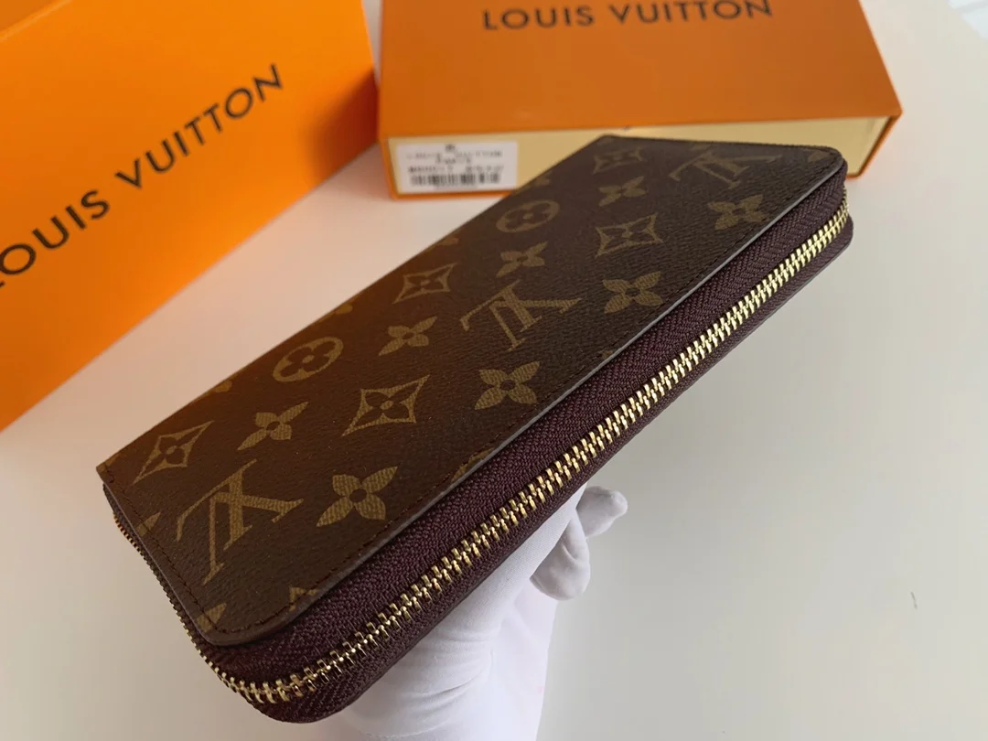 LV $22 gallery