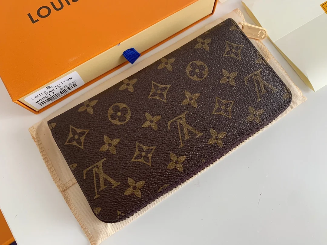 LV $22 gallery