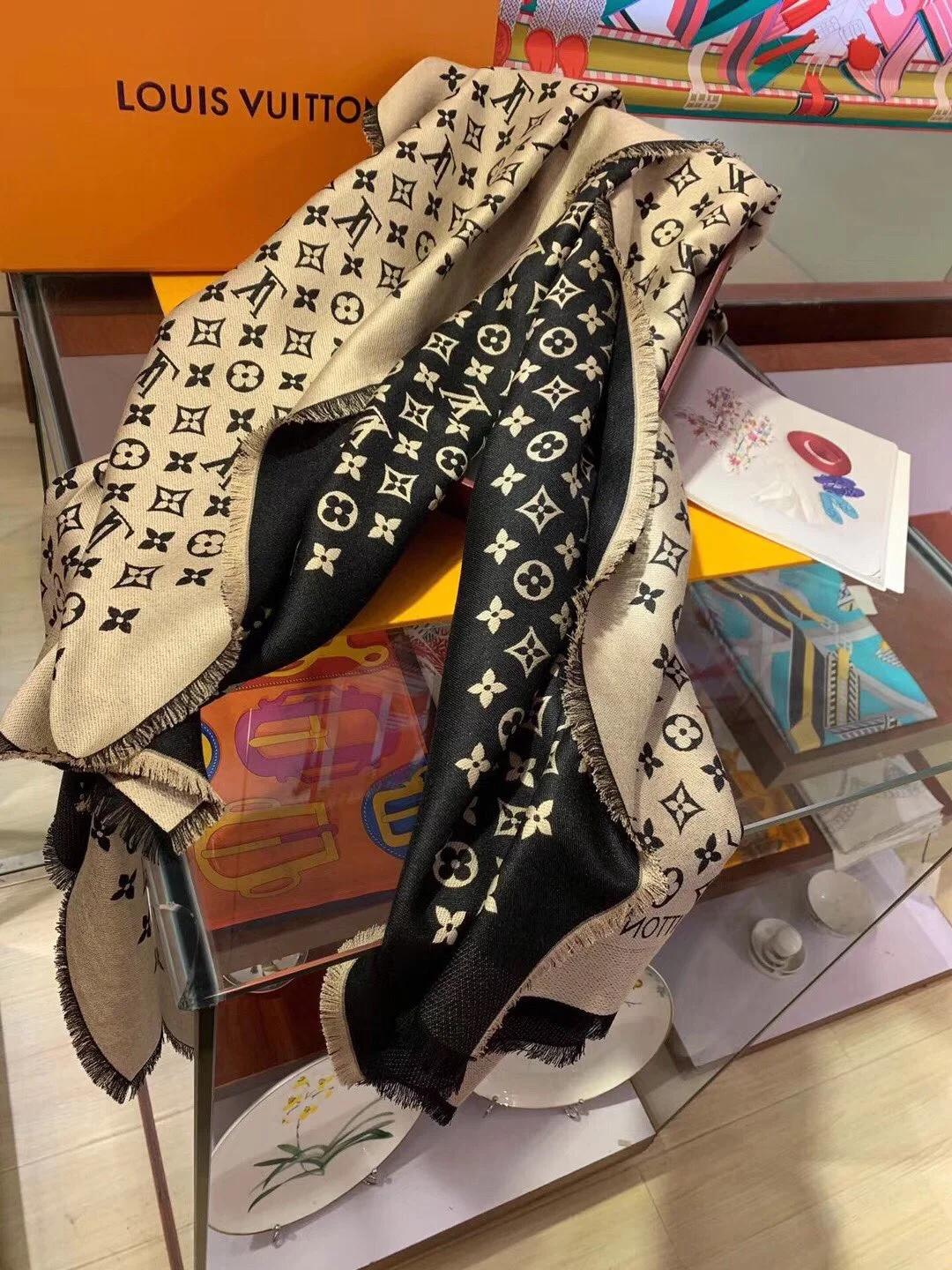 LV $22 gallery