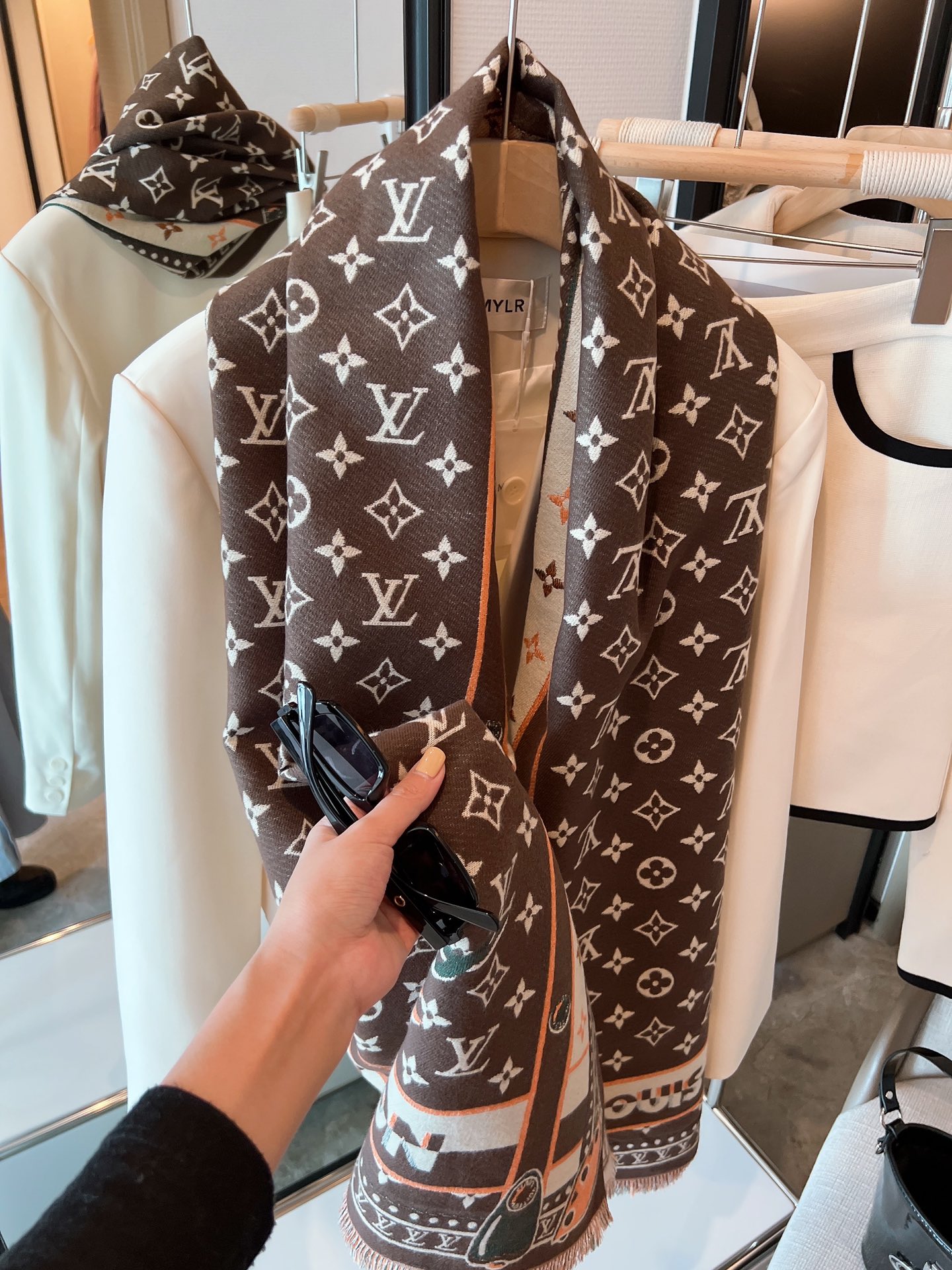 LV $22 gallery