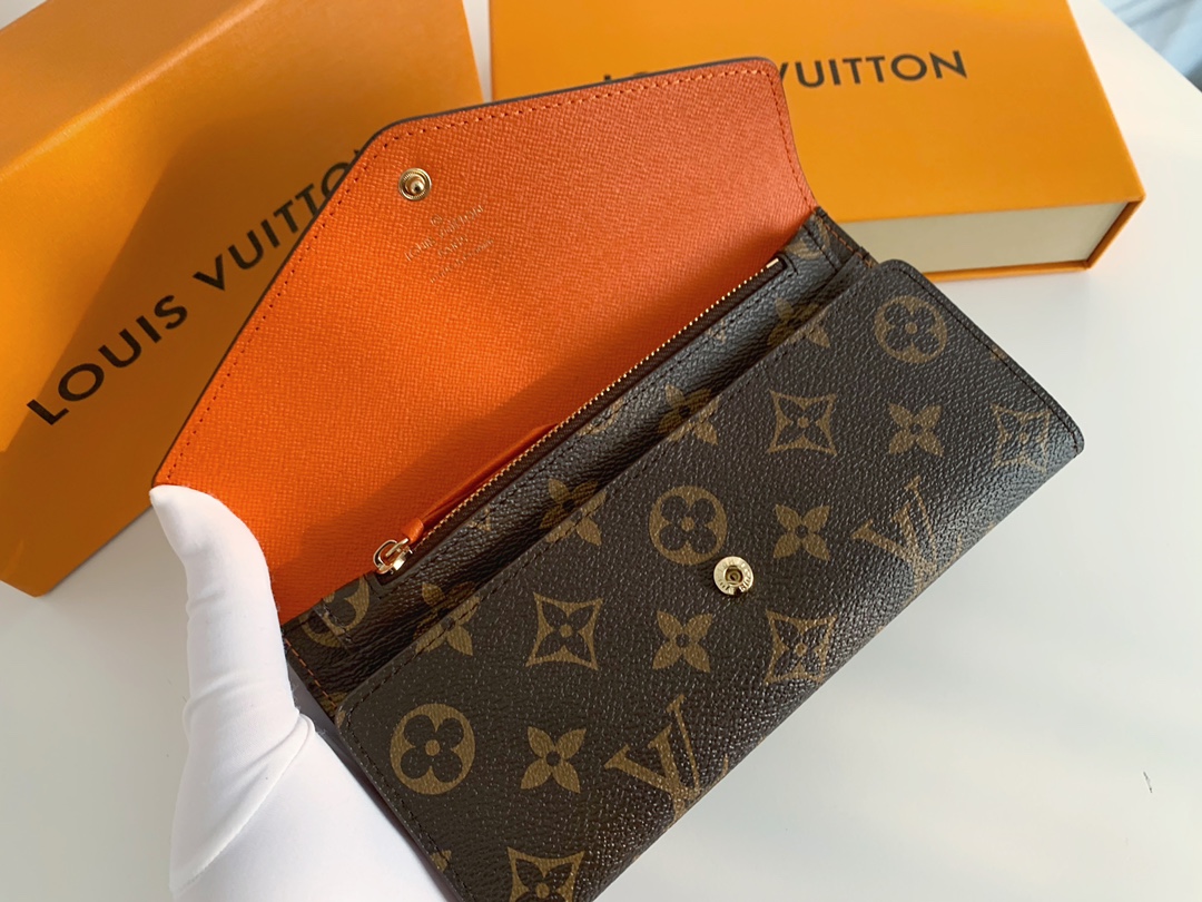 LV $22 gallery