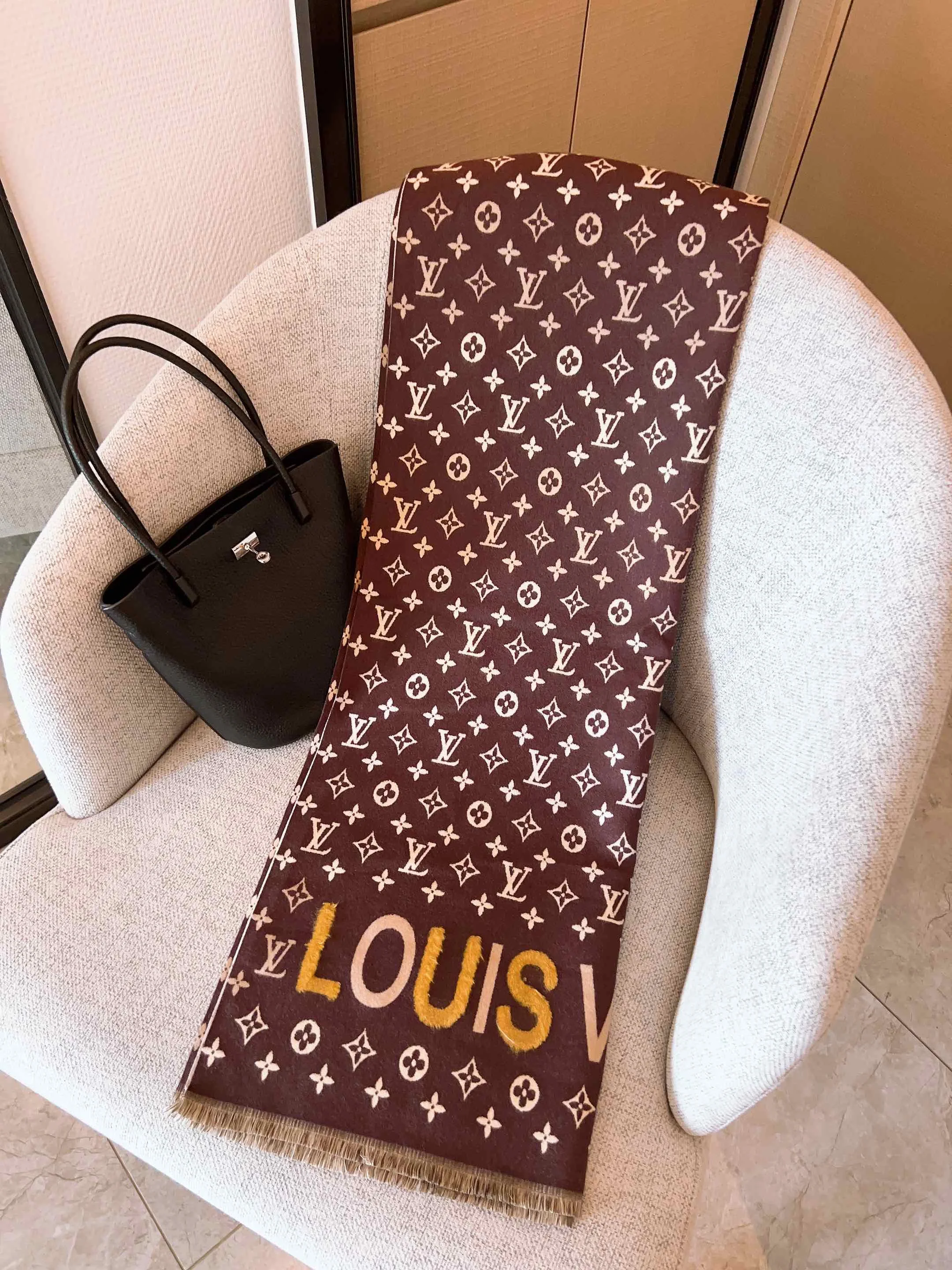 LV $22 gallery