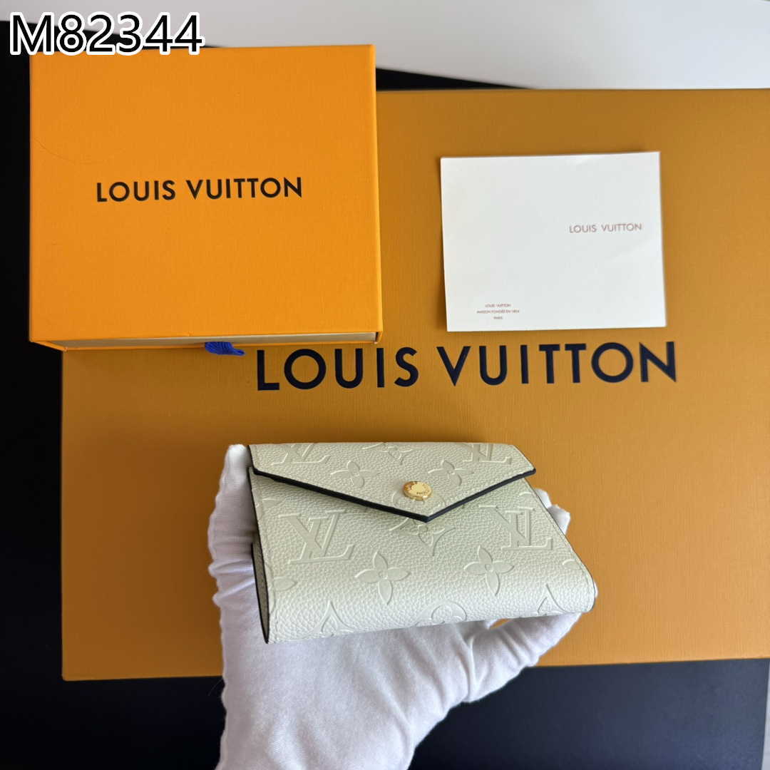 LV $22 gallery