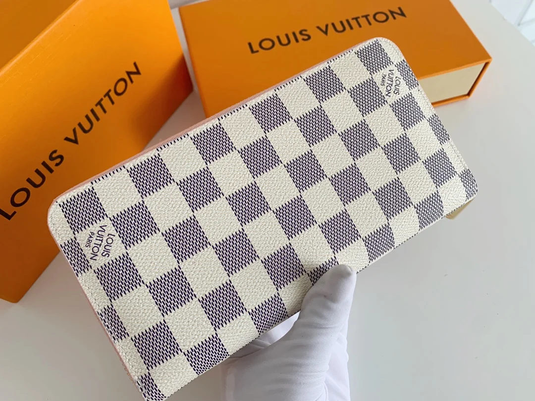 LV $22 gallery