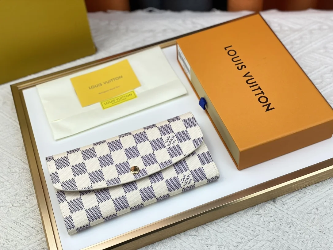 LV $22 gallery