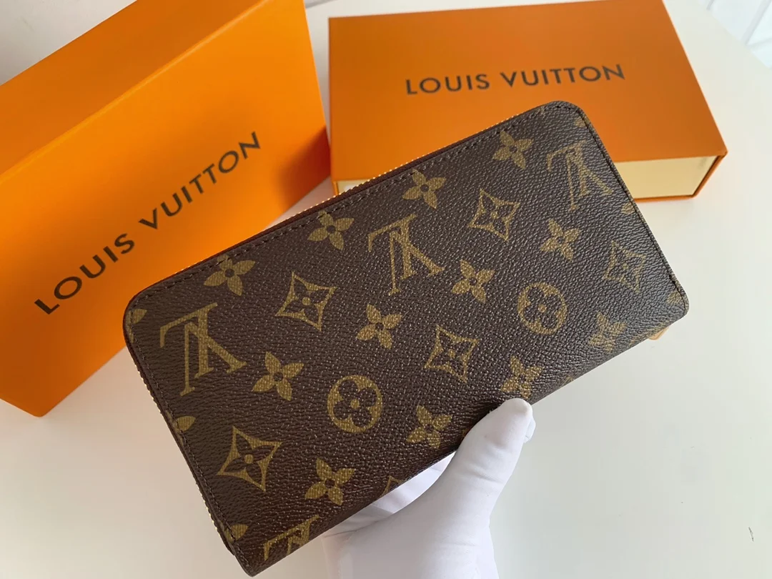 LV $22 gallery