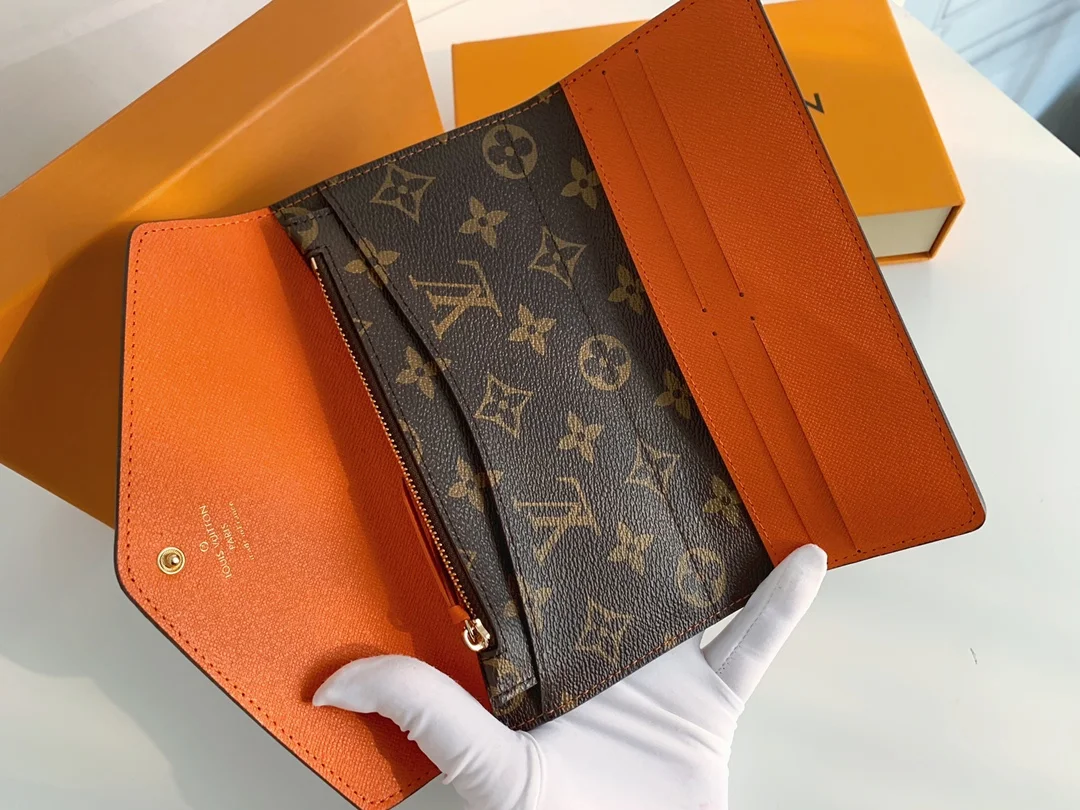 LV $22 gallery