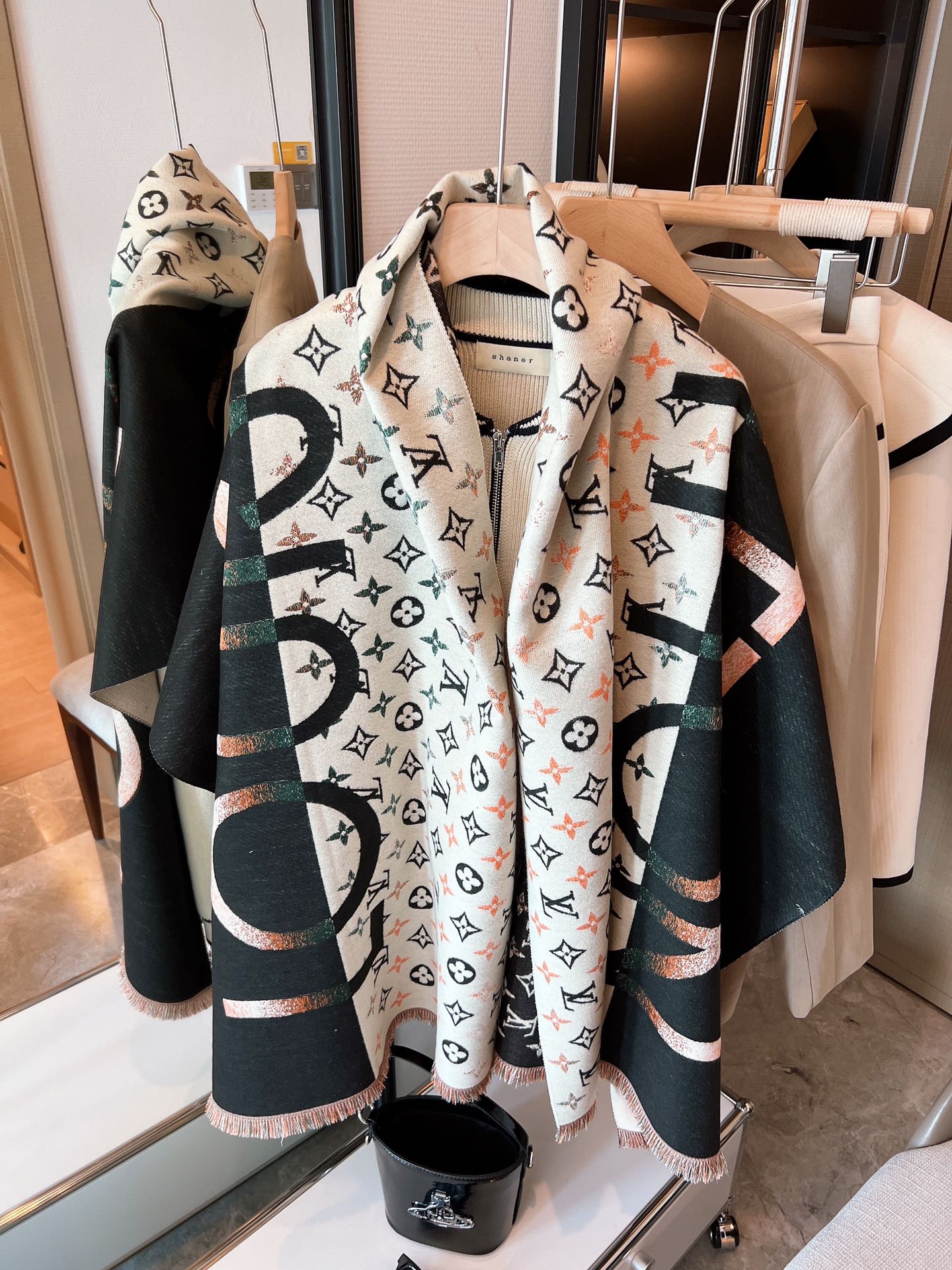 LV $22 gallery