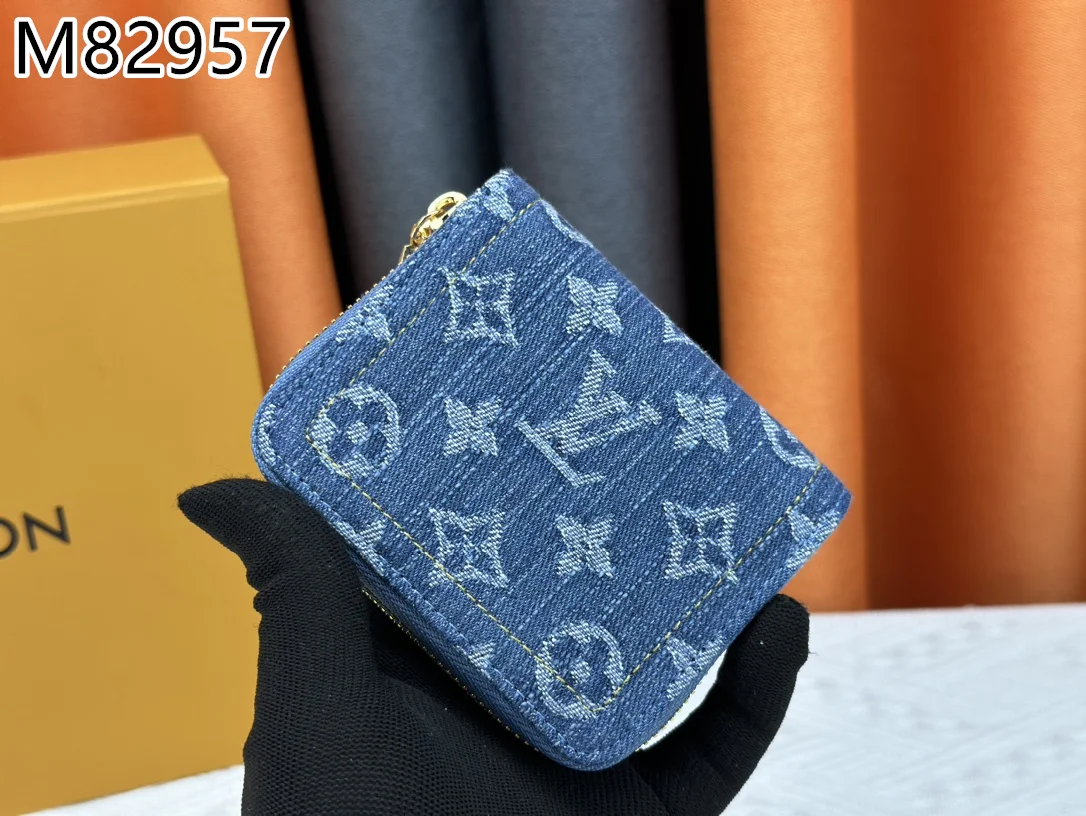 LV $22 gallery