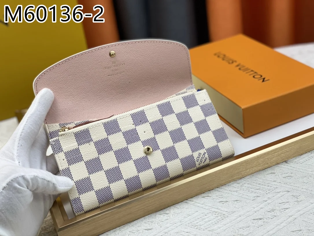 LV $22 gallery