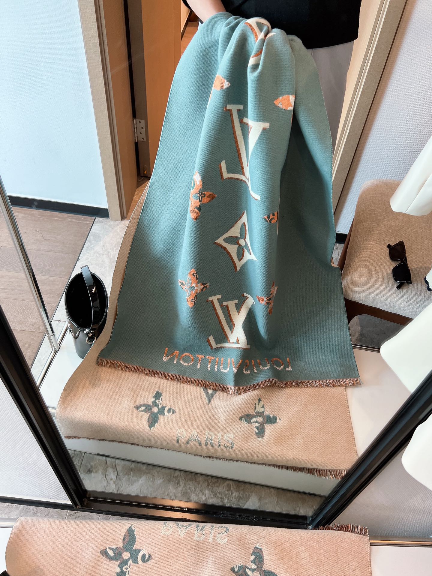 LV $22 gallery