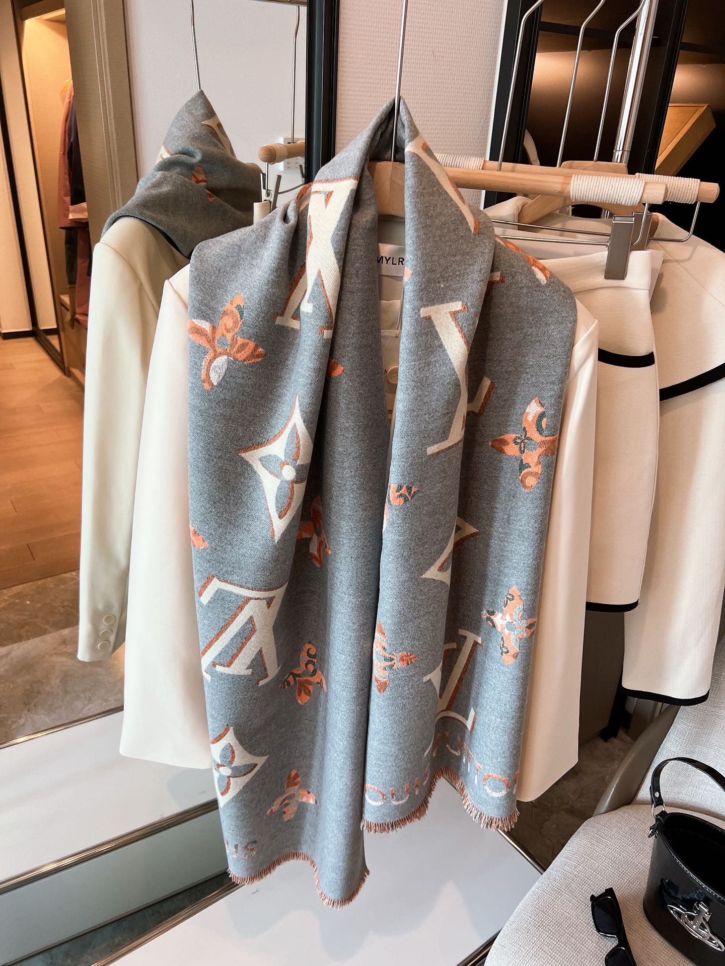 LV $22 gallery