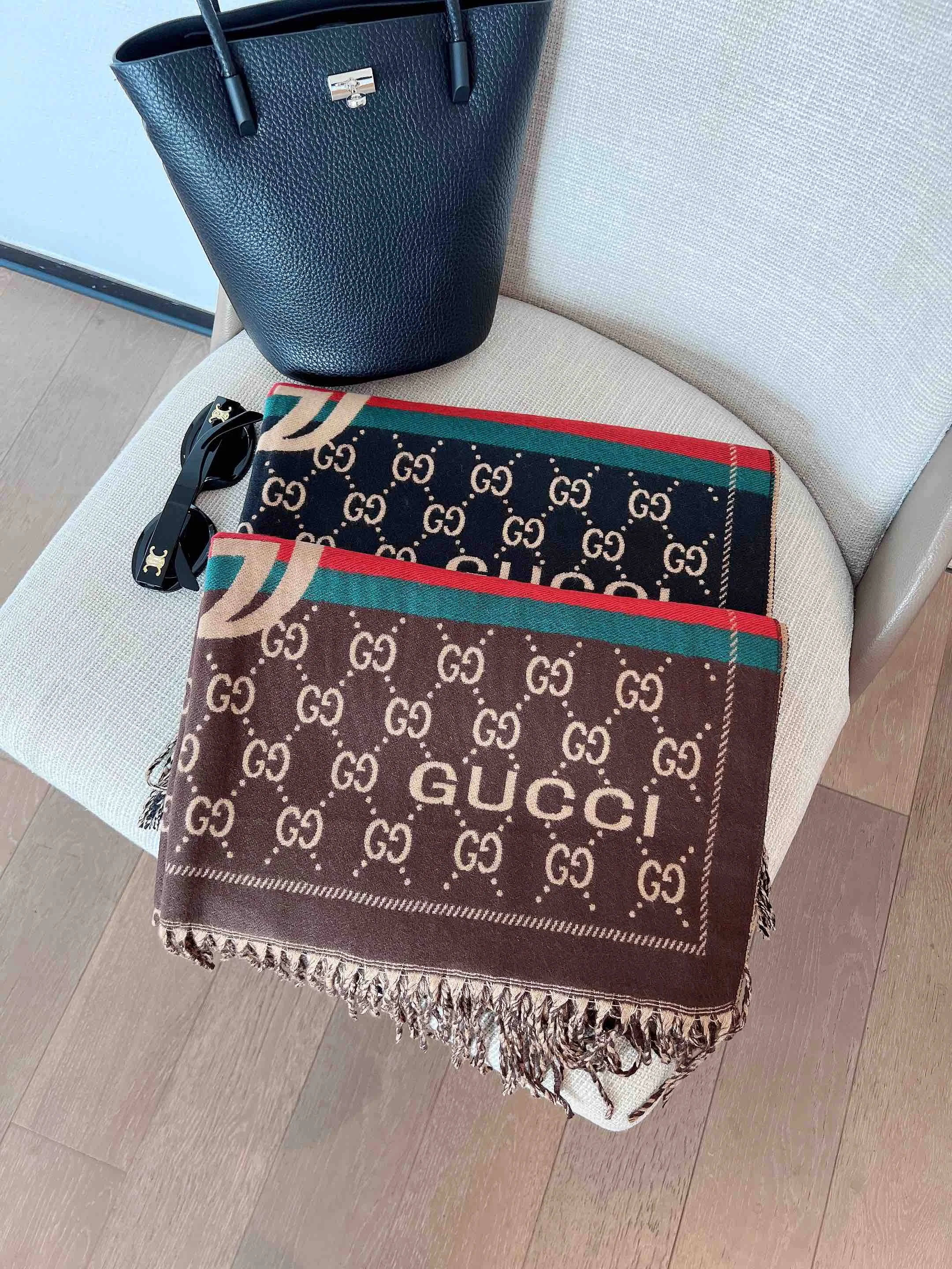 LV $23 gallery