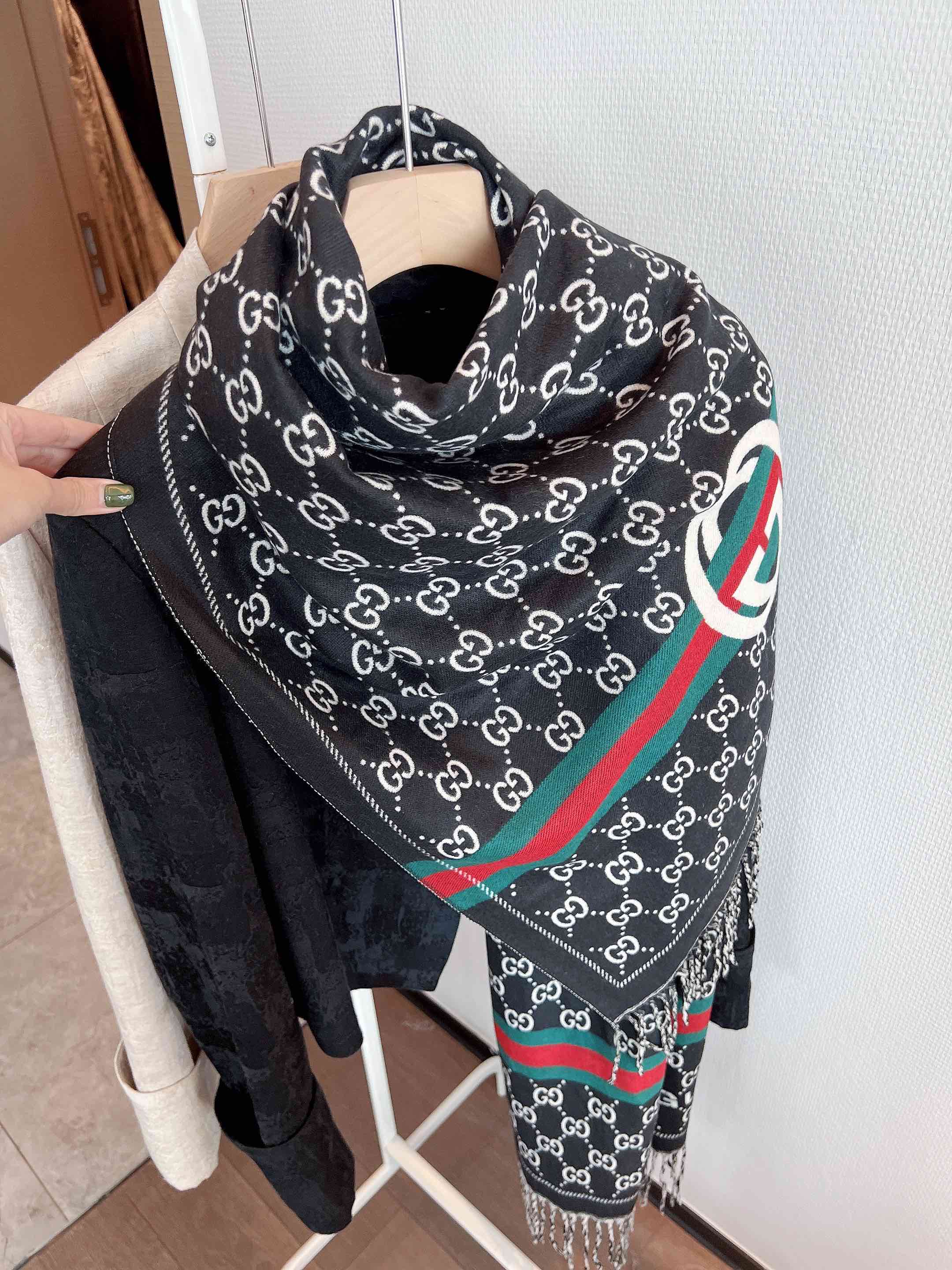 LV $23 gallery