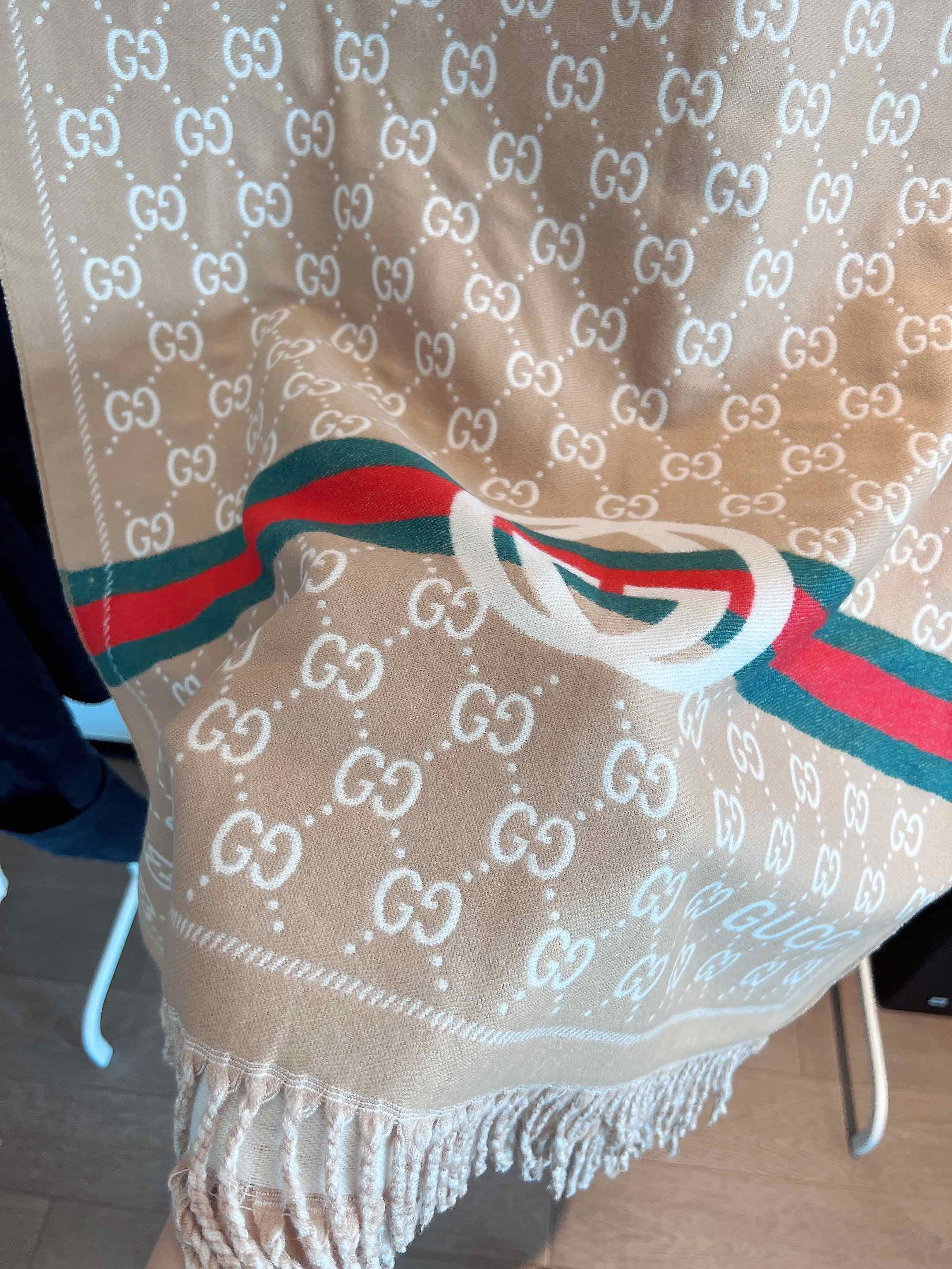 LV $23 gallery