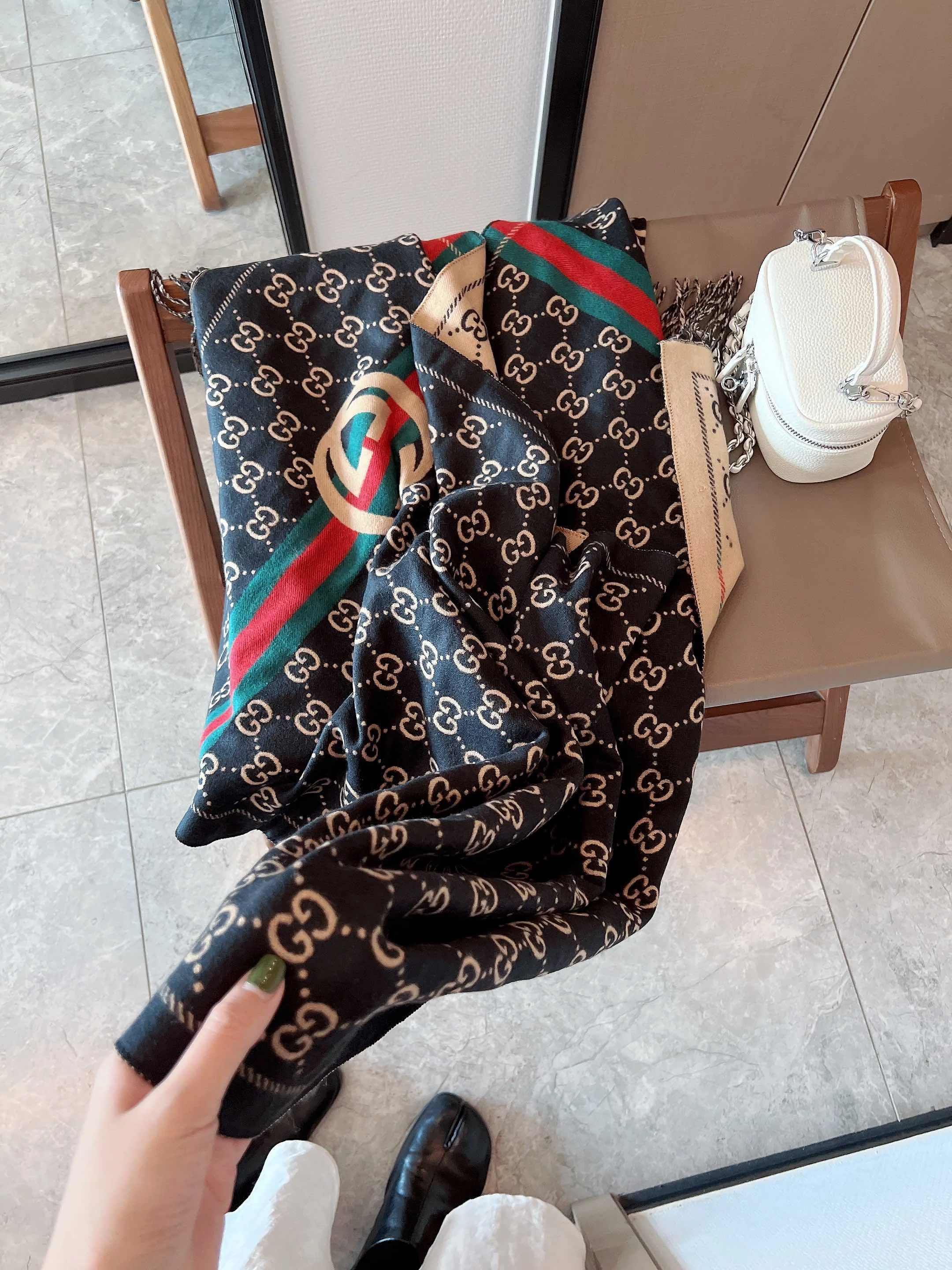 LV $23 gallery