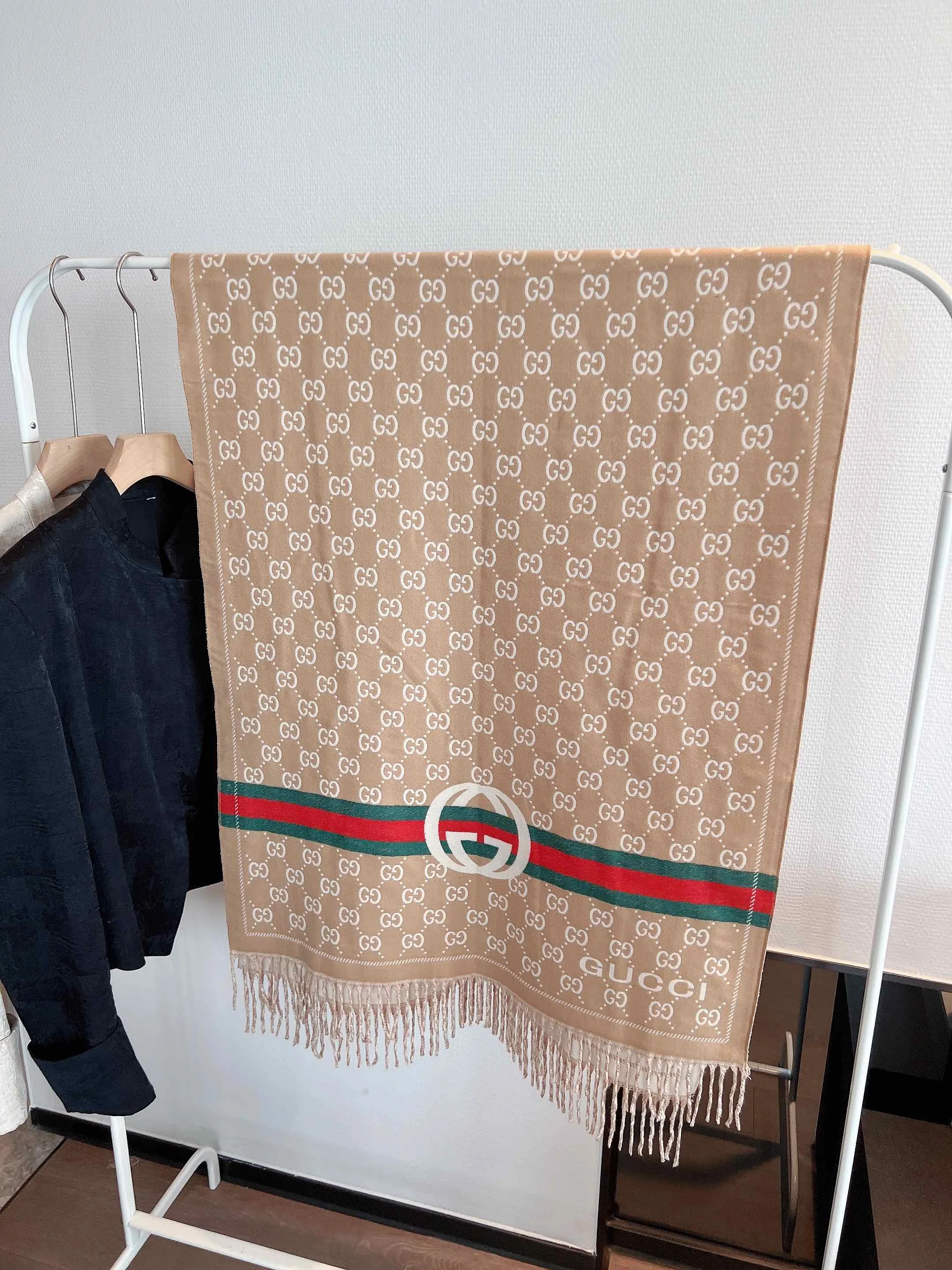 LV $23 gallery