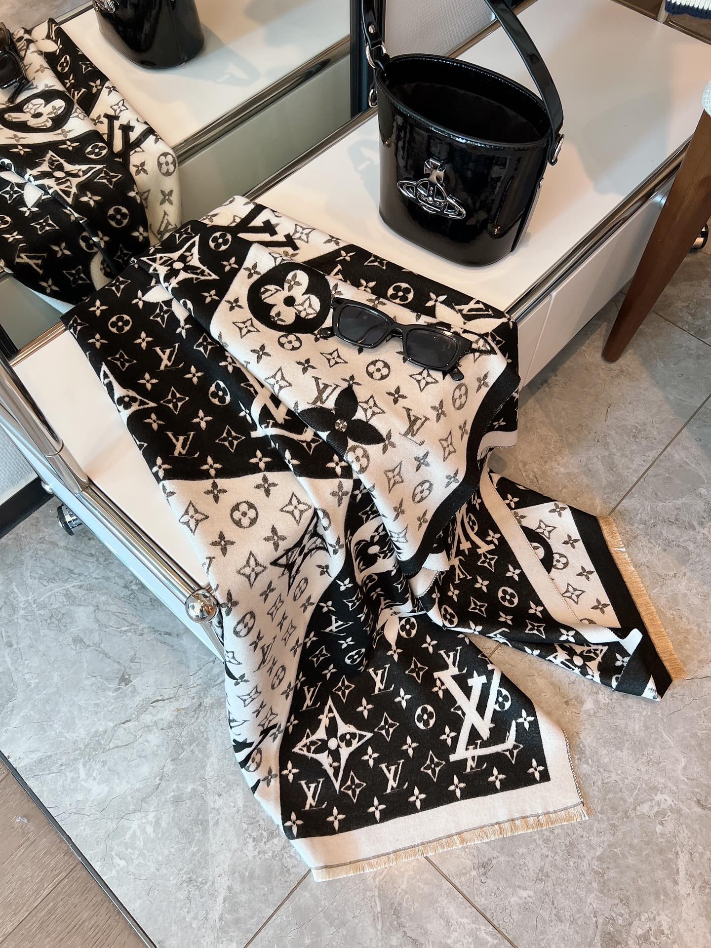 LV $24 gallery