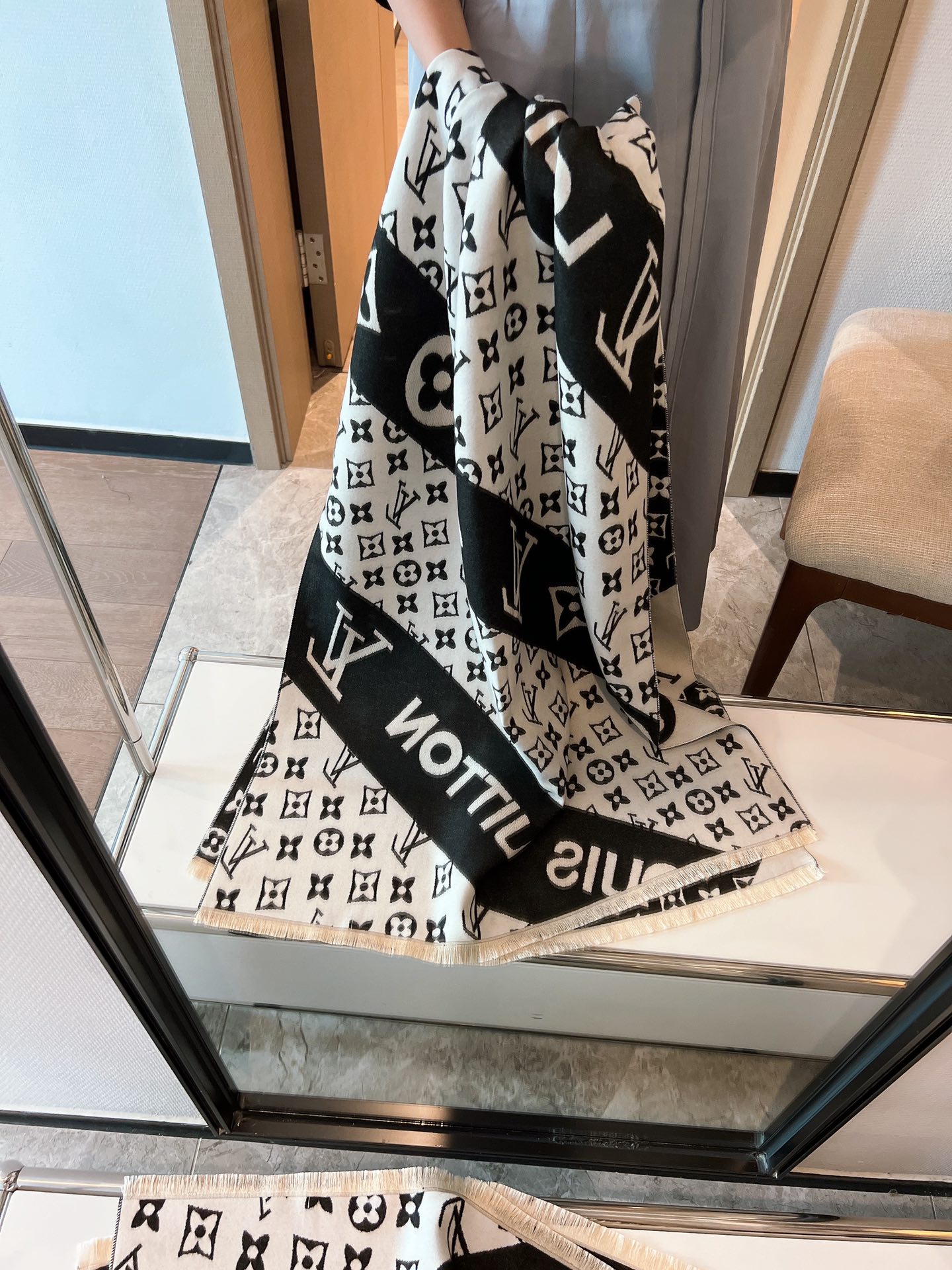 LV $24 gallery