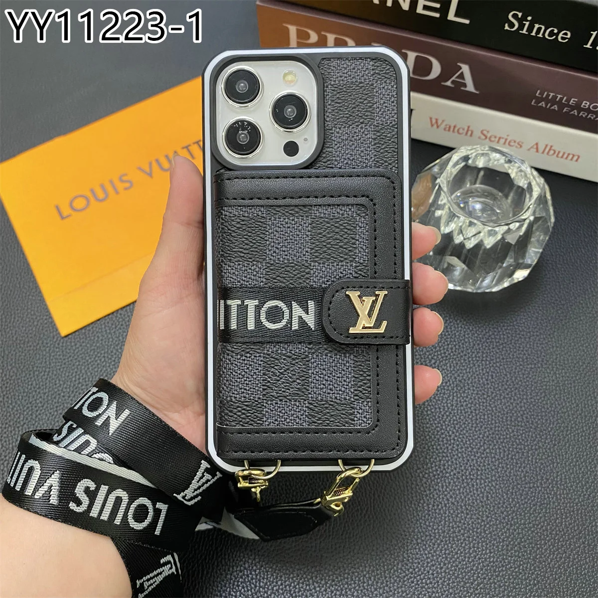 LV $25 gallery