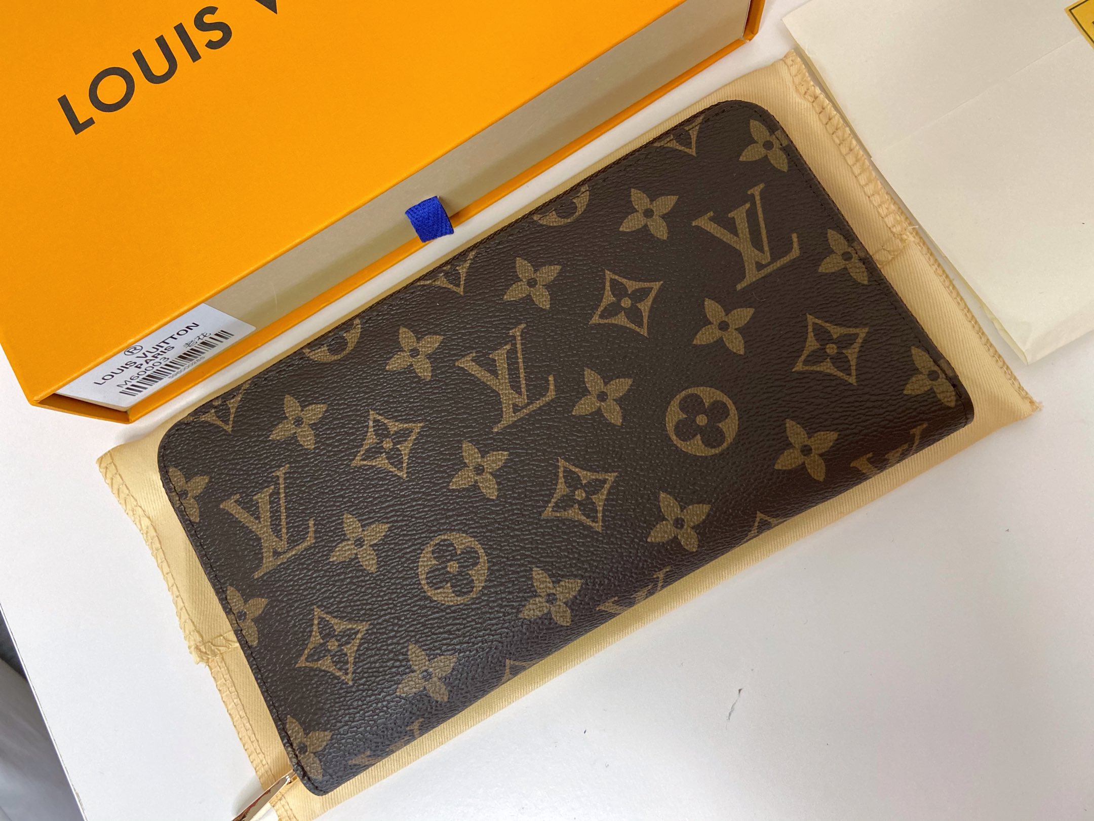 LV $25 gallery