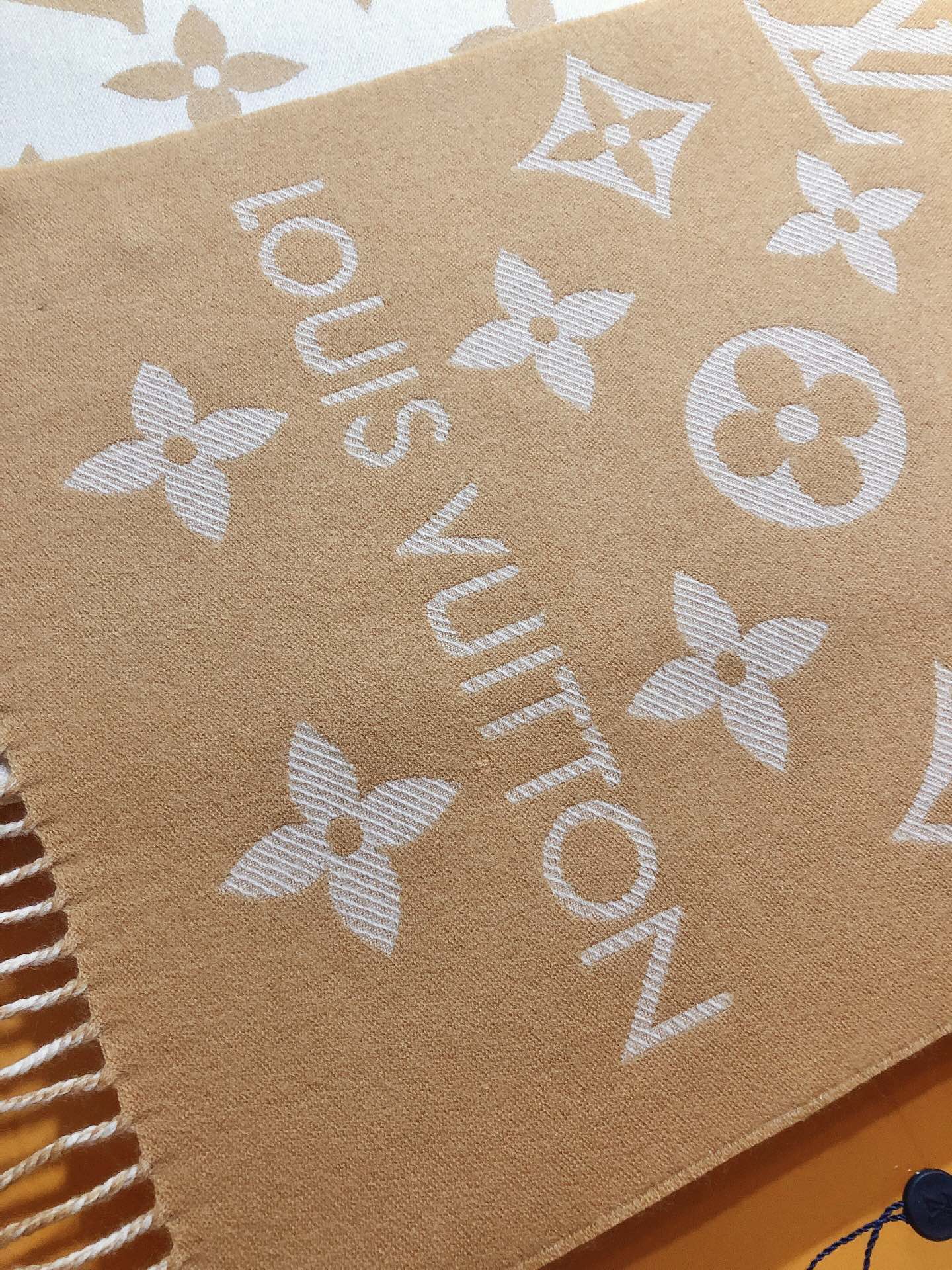 LV $25 gallery